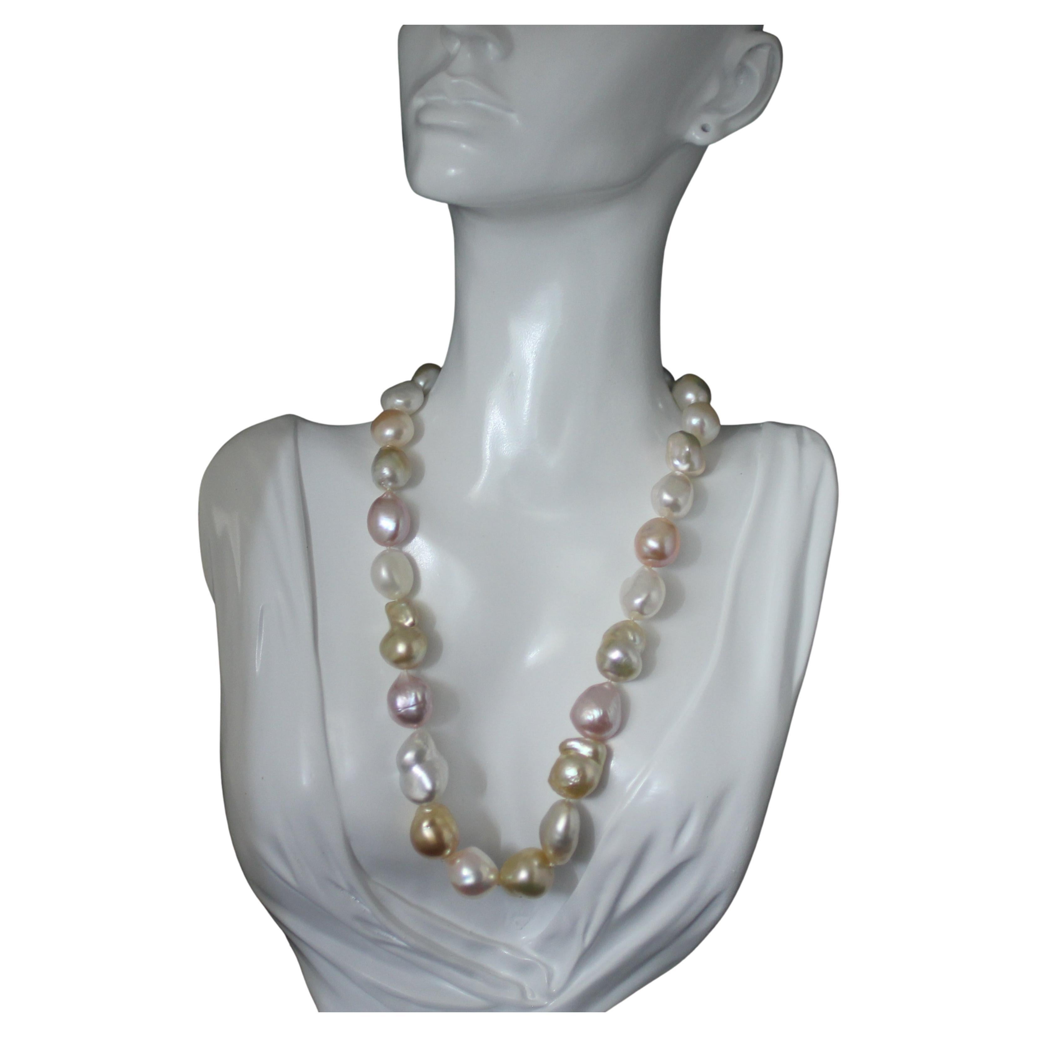  Hakimoto Collier de perles baroques naturelles multicolores de 15 x 12 mm avec fermoir en diamants 18 carats Pour femmes 