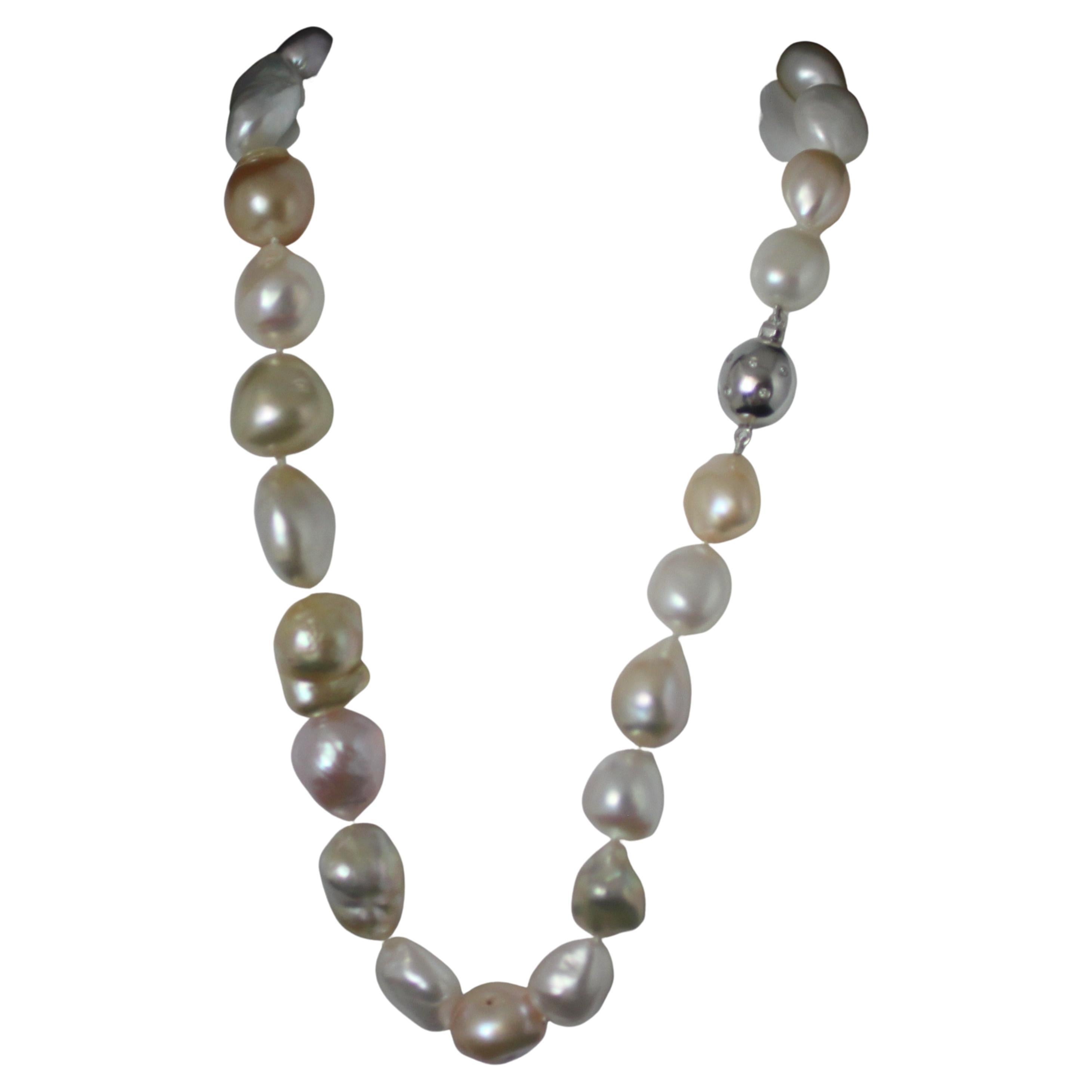 Hakimoto Collier de perles baroques naturelles multicolores de 15 x 12 mm avec fermoir en diamants 18 carats 1
