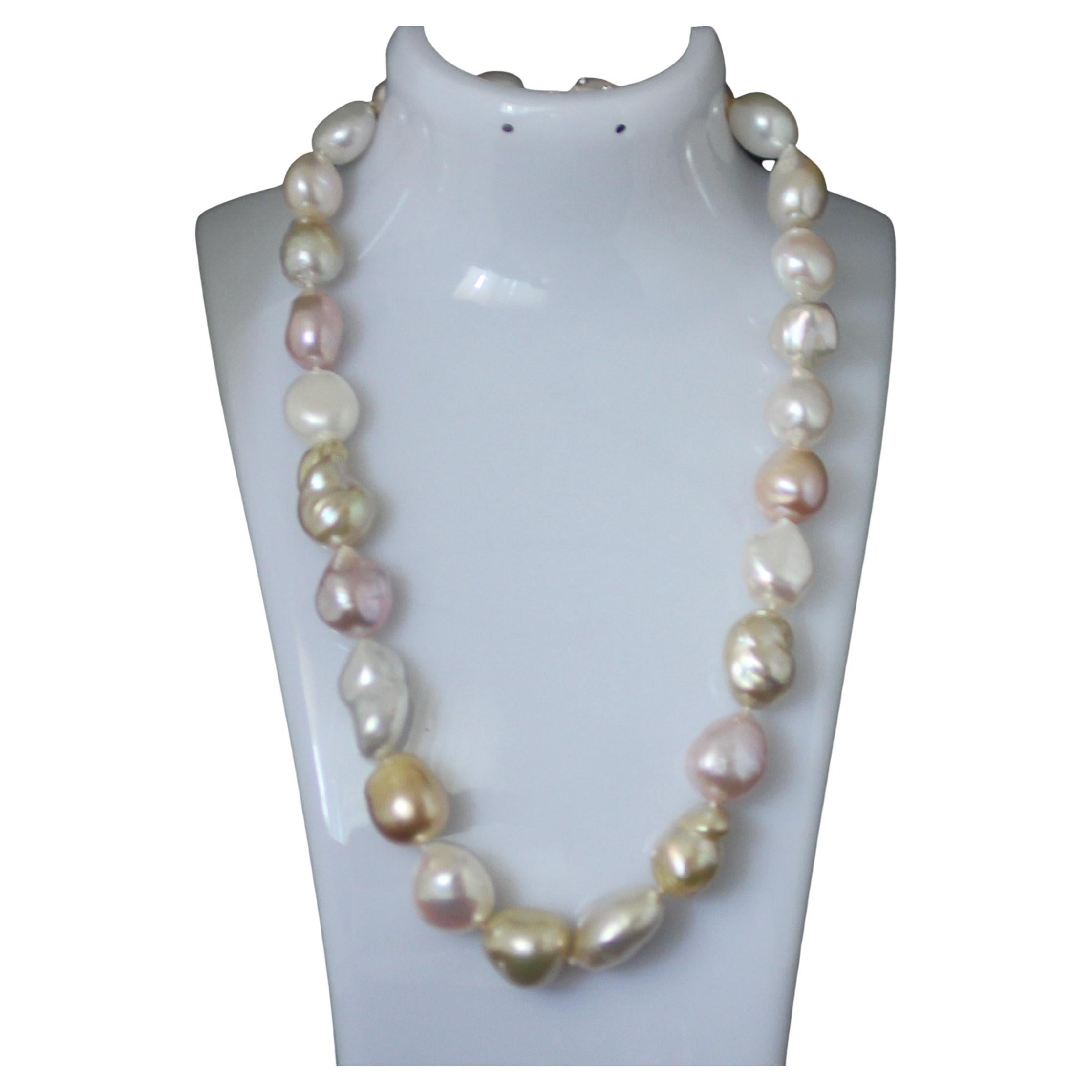 Hakimoto Collier de perles baroques naturelles multicolores de 15 x 12 mm avec fermoir en diamants 18 carats 2
