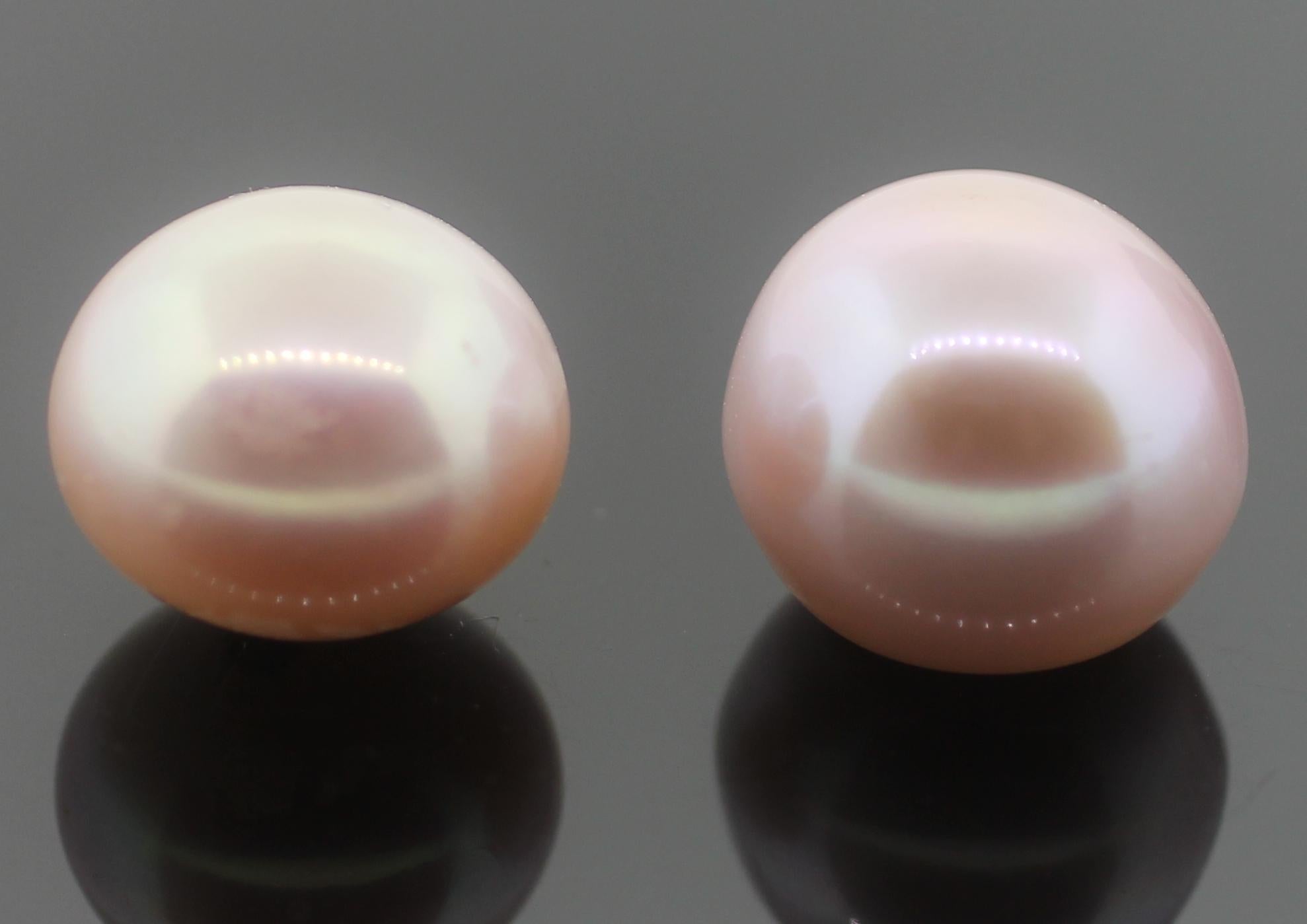Hakimoto Pink Pair of Botton Cultured Pearls
7.6 grams
14.5-14.4 mm
Aproximat