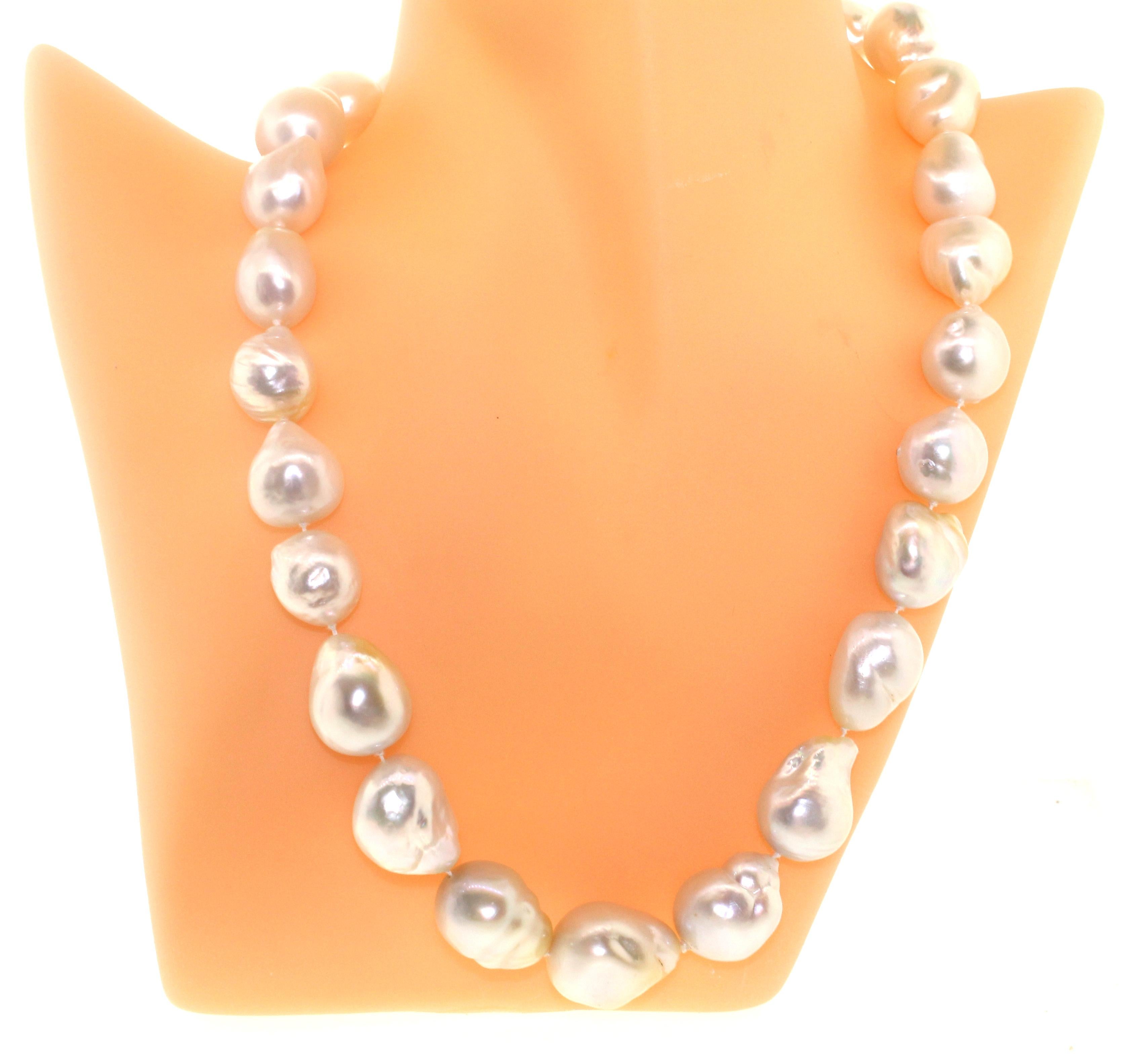 Hakimoto 17x14 mm Rare 18K Diamond Clasp White Baroque South Sea Pearl 9