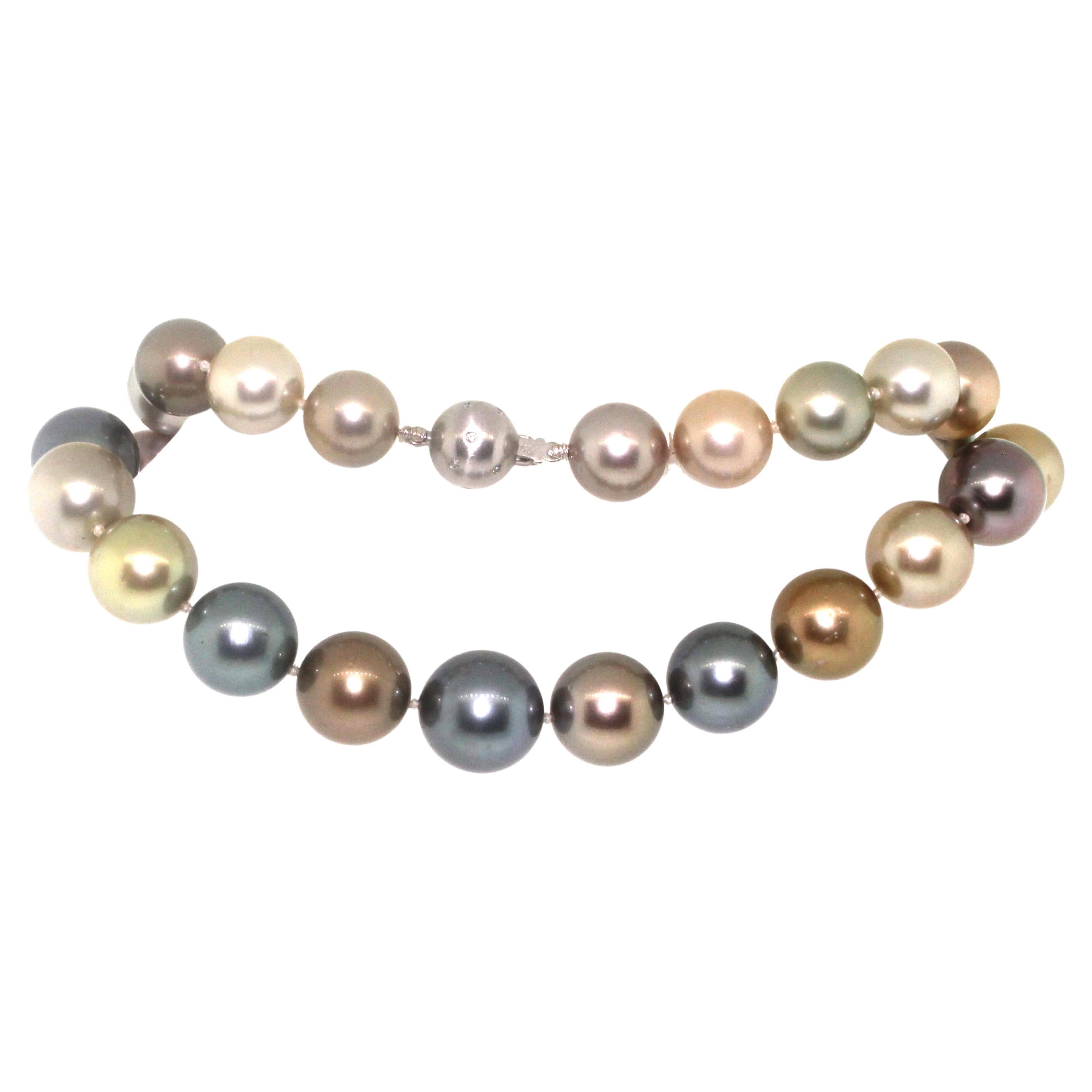 Hakimoto By Jewel Of Ocean Rare Fancy Multi Color Tahitian South Sea  Pearl
18K White Gold with Diamonds Clasp
11x13.8mm 20