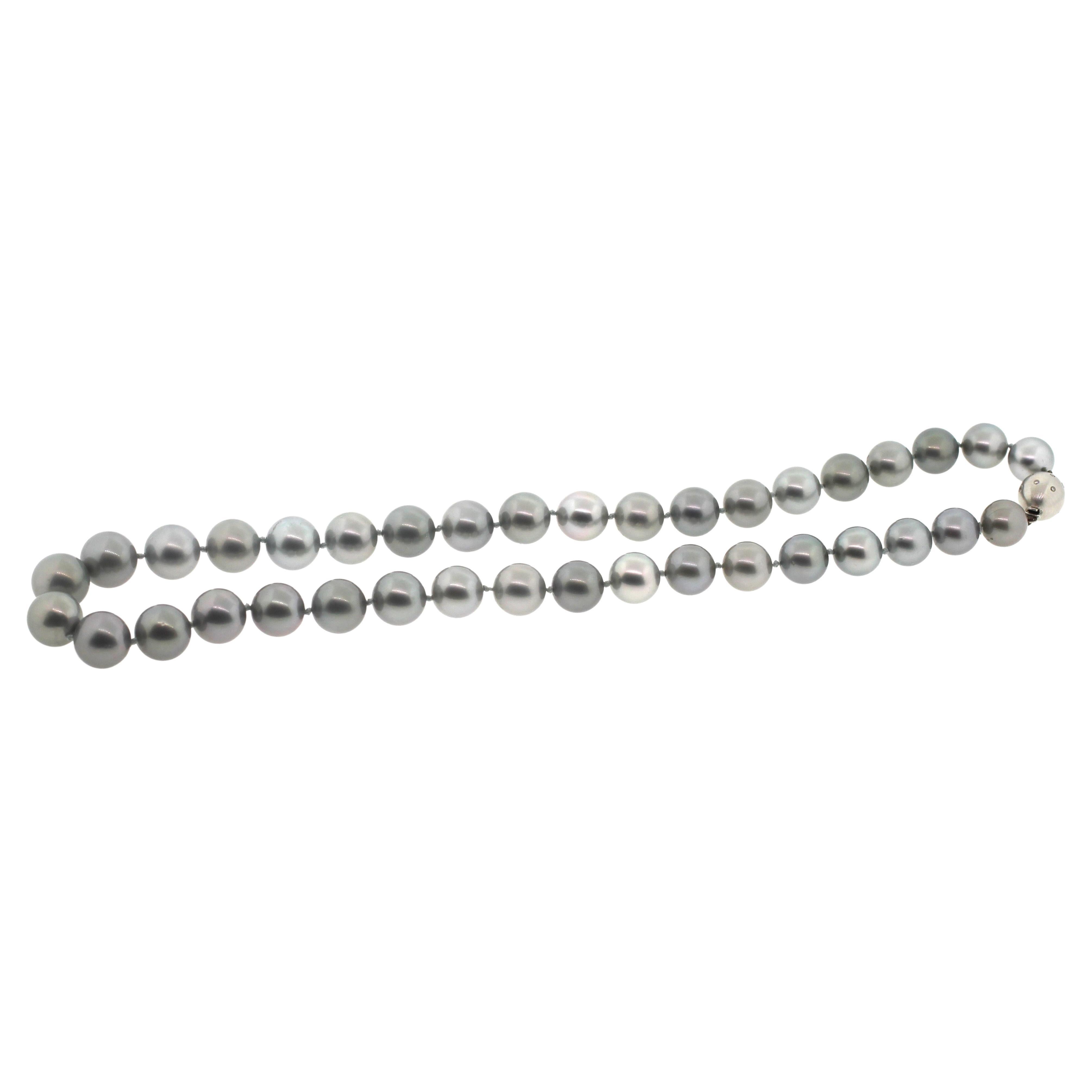 Contemporary Hakimoto 14x12 mm Tahitian Grey Necklace 18K Diamond White Gold Clasp For Sale