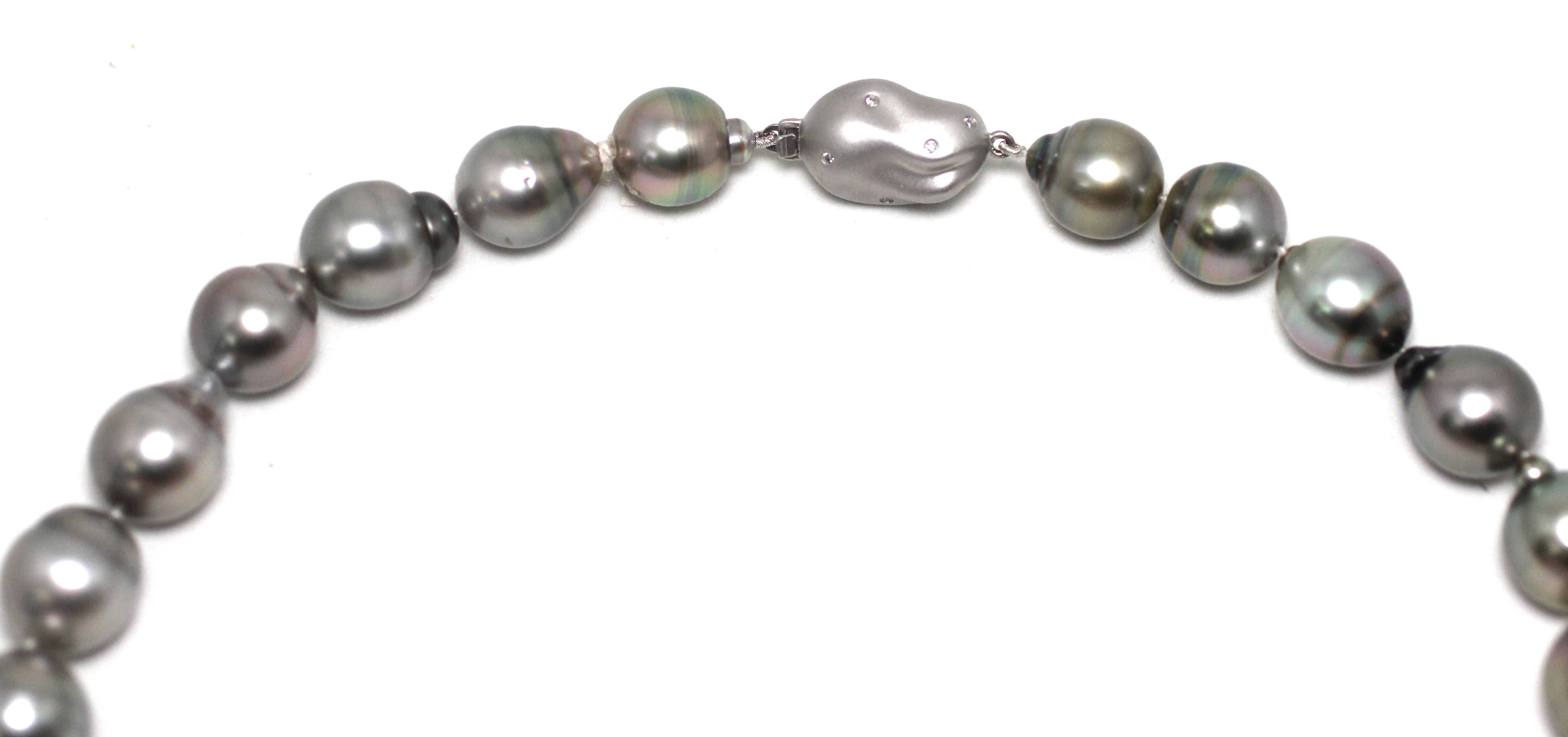 Hakimoto 15x12 mm Tahitian South Sea Baroque Pearl Necklace 18K Diamond Clasp In New Condition For Sale In Hicksville, NY