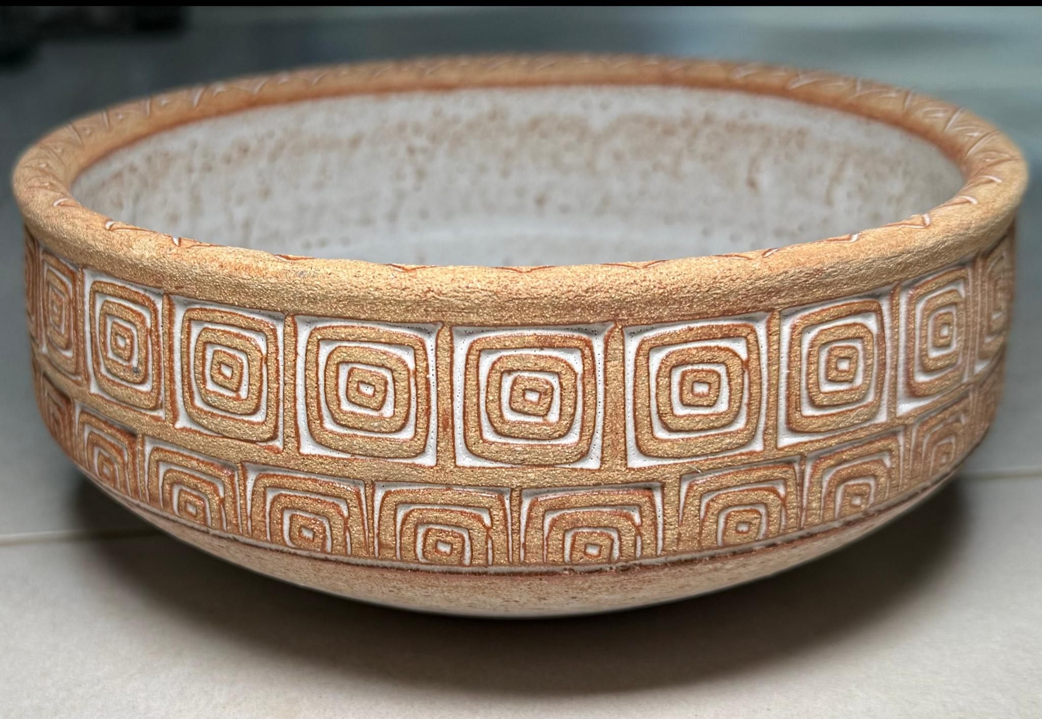 Moderno Hal Lasky Los Artesanos, piatto di terracotta portoricano/ciotola per frutta in vendita