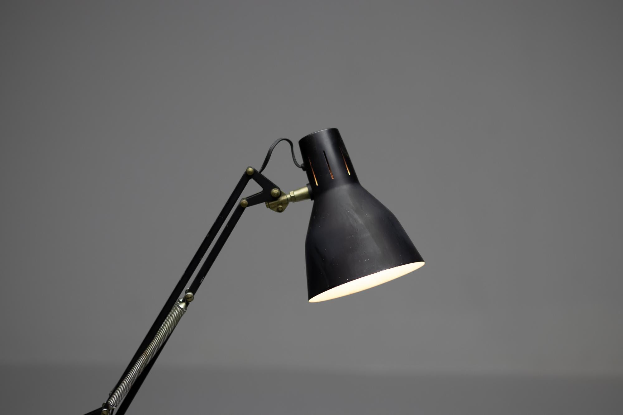 Dutch Hala Desk Lamp
