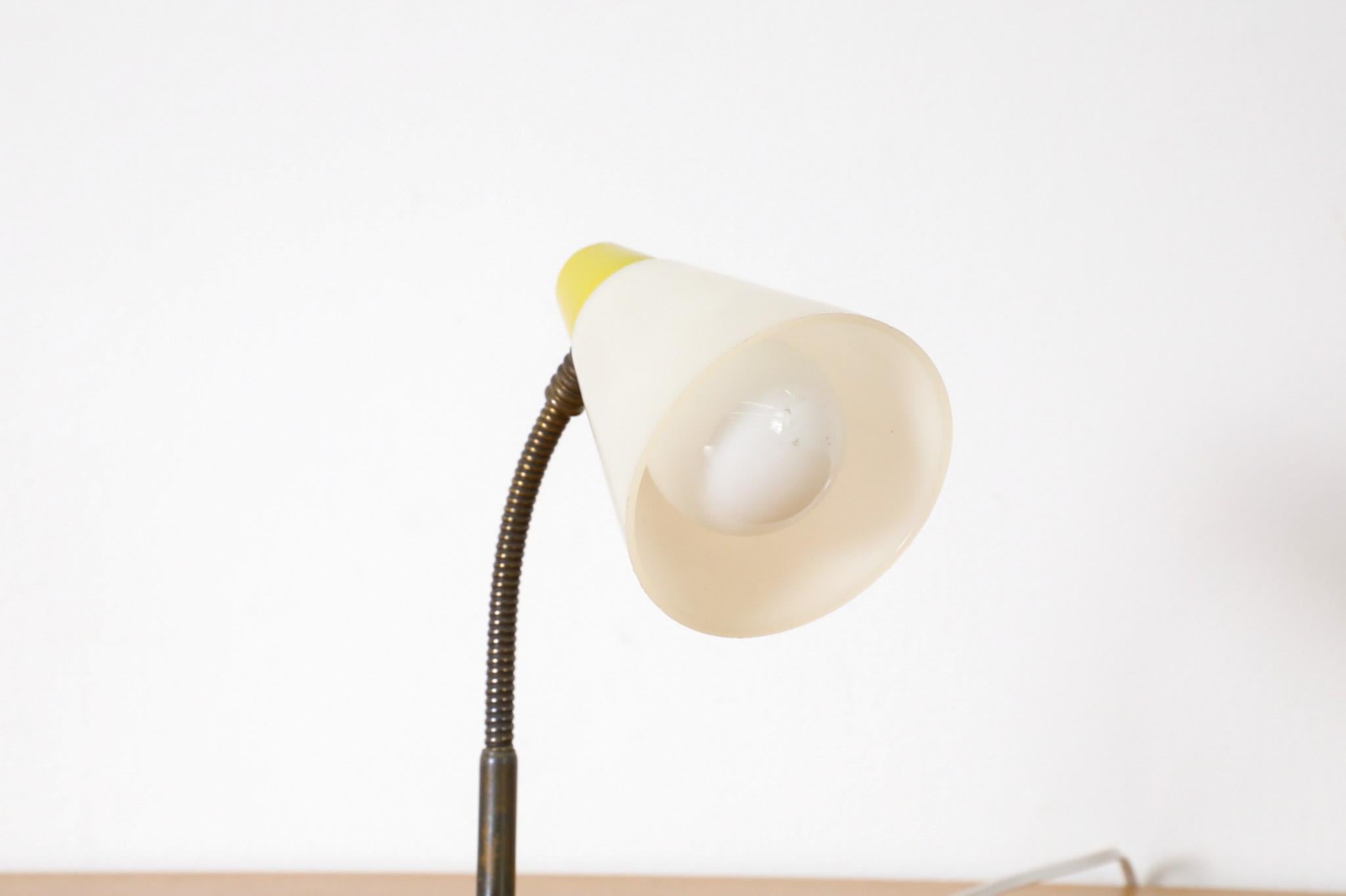 Petite lampe de table ou applique murale de style Hala à col de cygne en métal émaillé jaune en vente 4