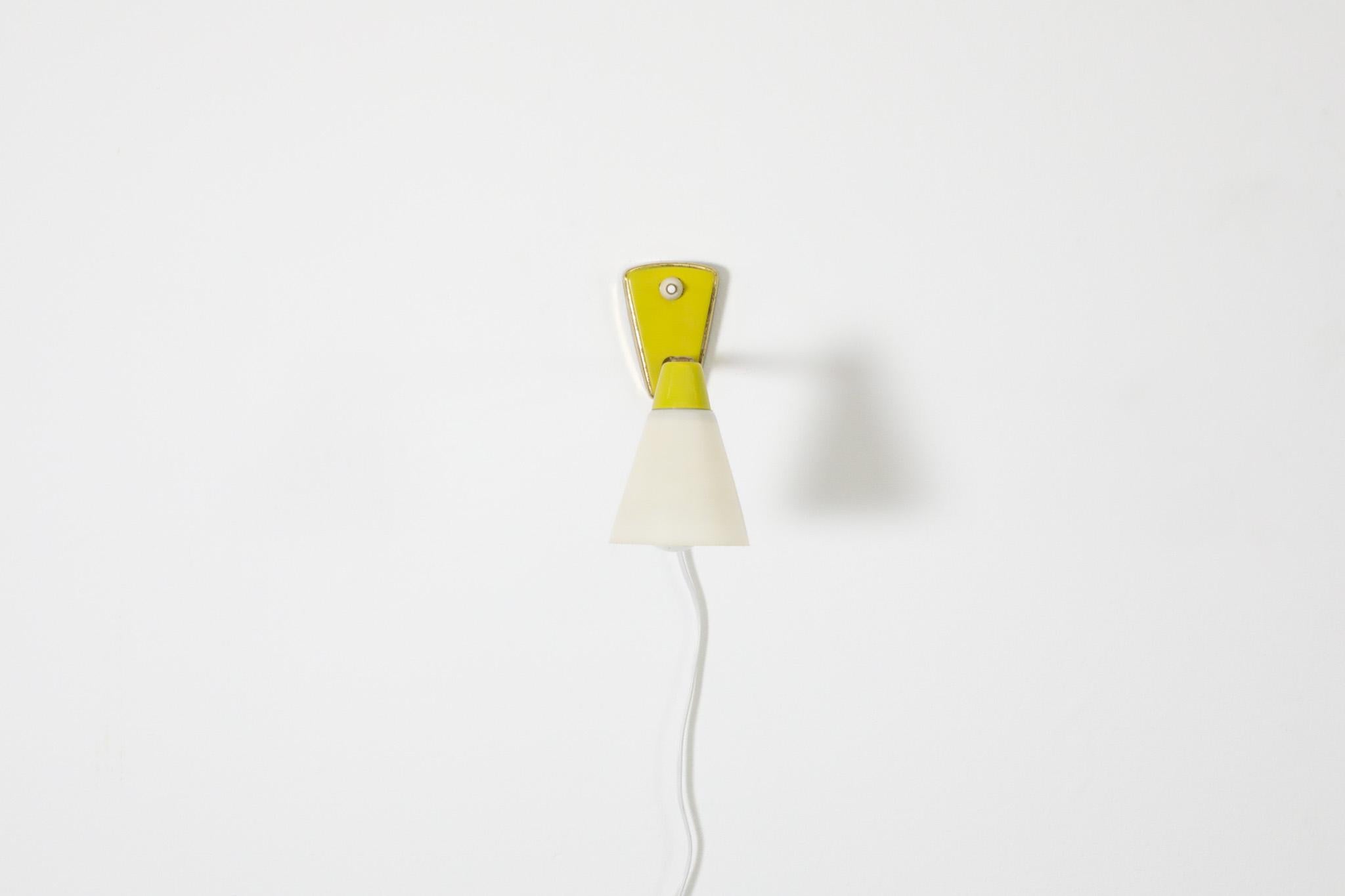 Petite lampe de table ou applique murale de style Hala à col de cygne en métal émaillé jaune en vente 8