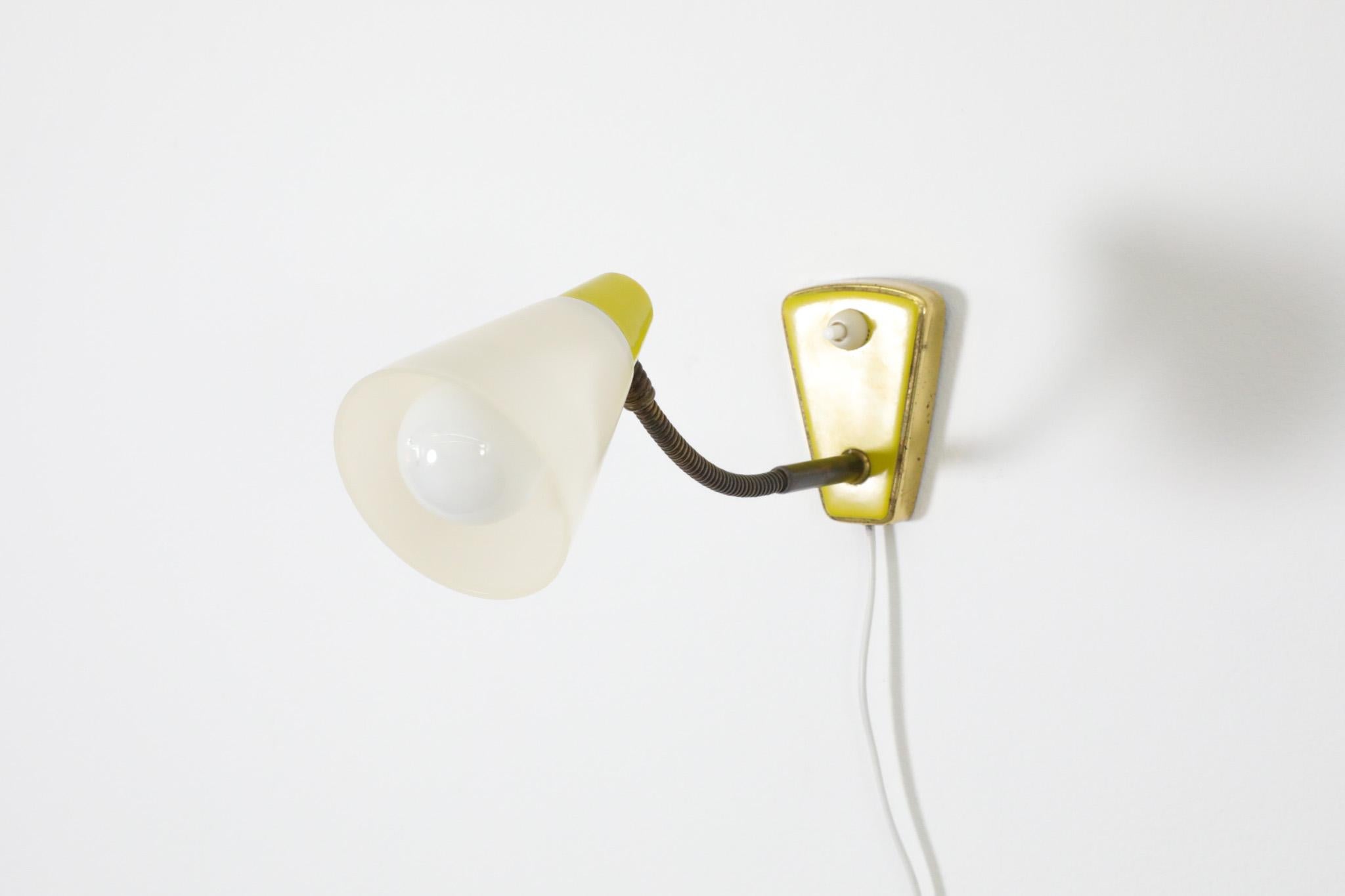 Petite lampe de table ou applique murale de style Hala à col de cygne en métal émaillé jaune en vente 9