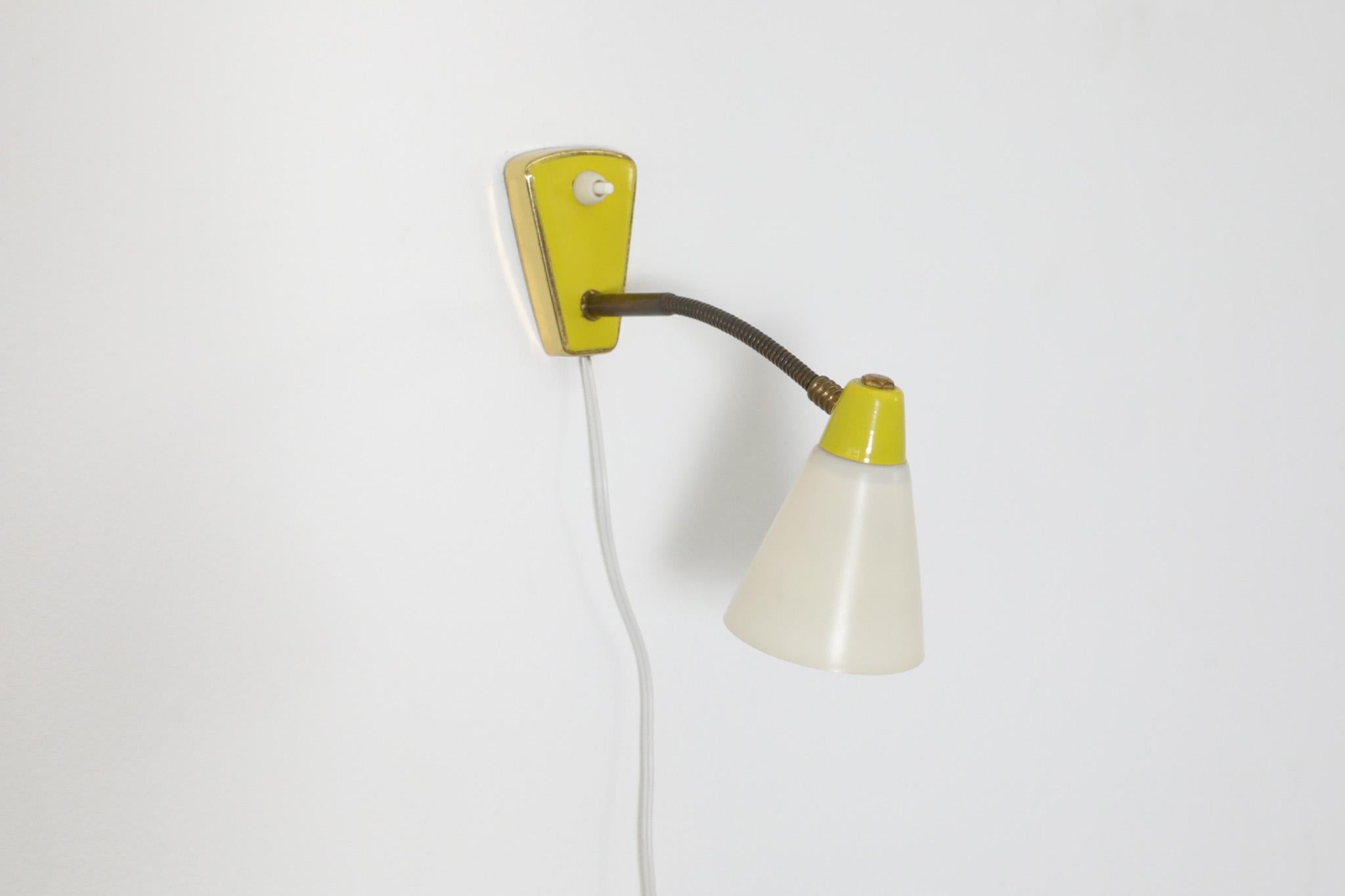 Petite lampe de table ou applique murale de style Hala à col de cygne en métal émaillé jaune en vente 10