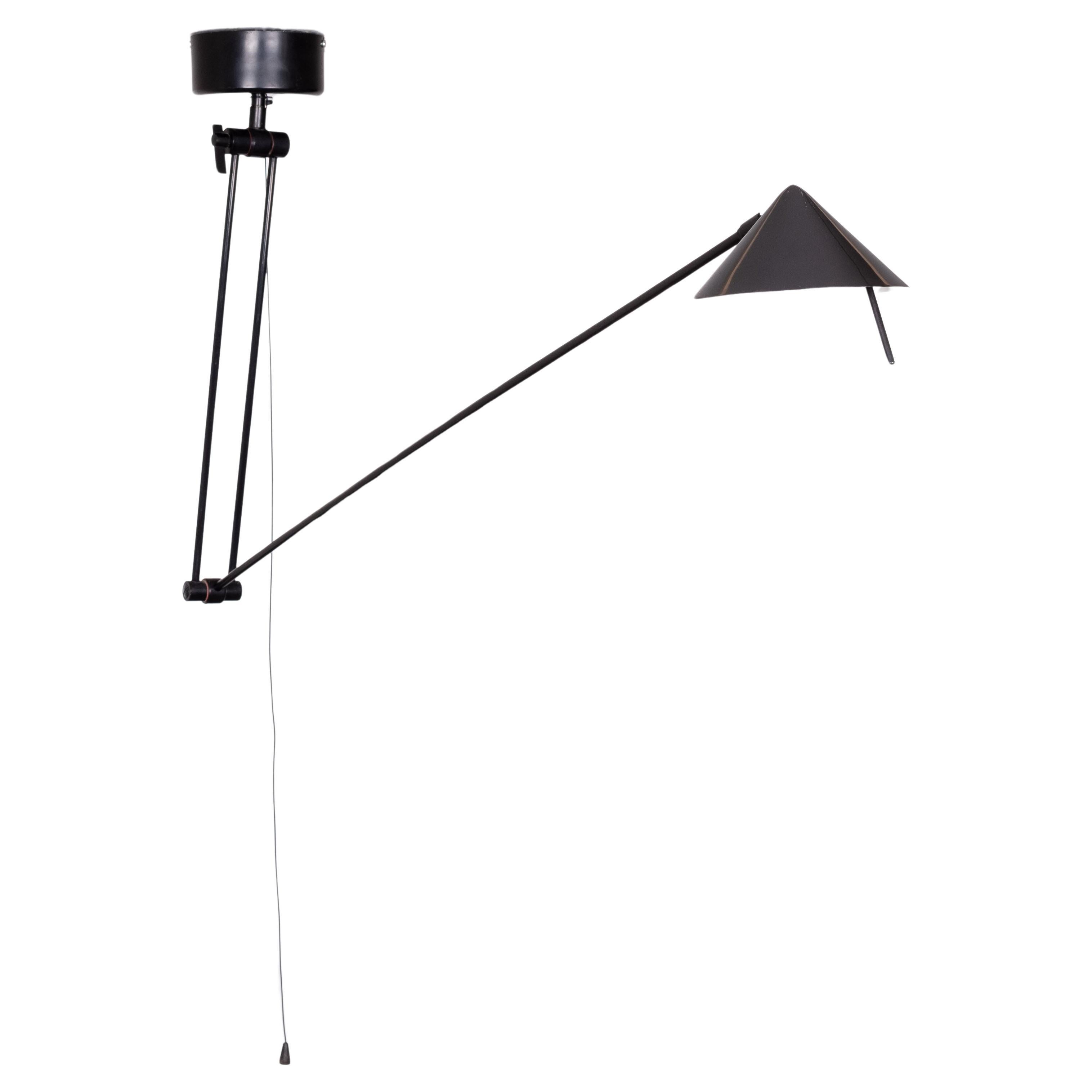 Adoro questa lampada da soffitto, così elegante. Metallo nero . Hala Zeist . 1980s 
Regolabile in qualsiasi direzione. Alogena . Viene fornito con un interruttore a scomparsa.
Firmato Hala Zeist 
