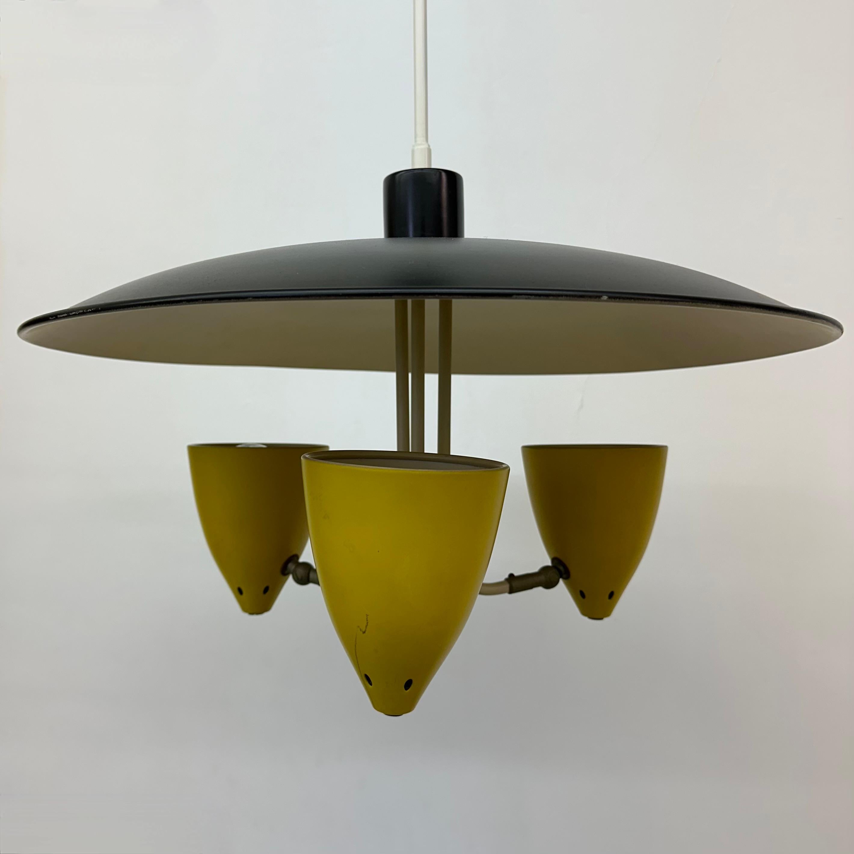 Lampada a sospensione Hala Zeist J.H. Ciondolo Busquet , anni '50 in vendita 6