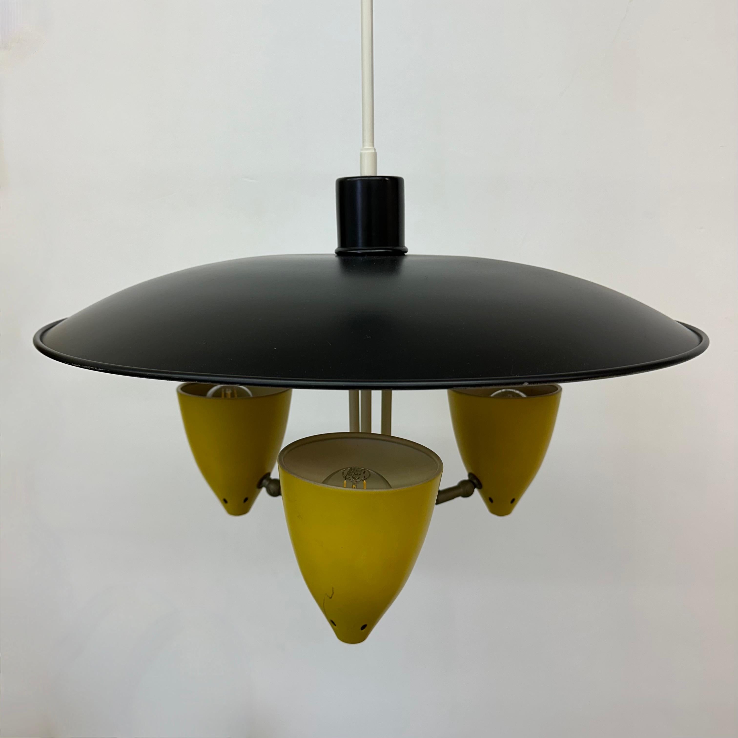Lampada a sospensione Hala Zeist J.H. Ciondolo Busquet , anni '50 in vendita 7