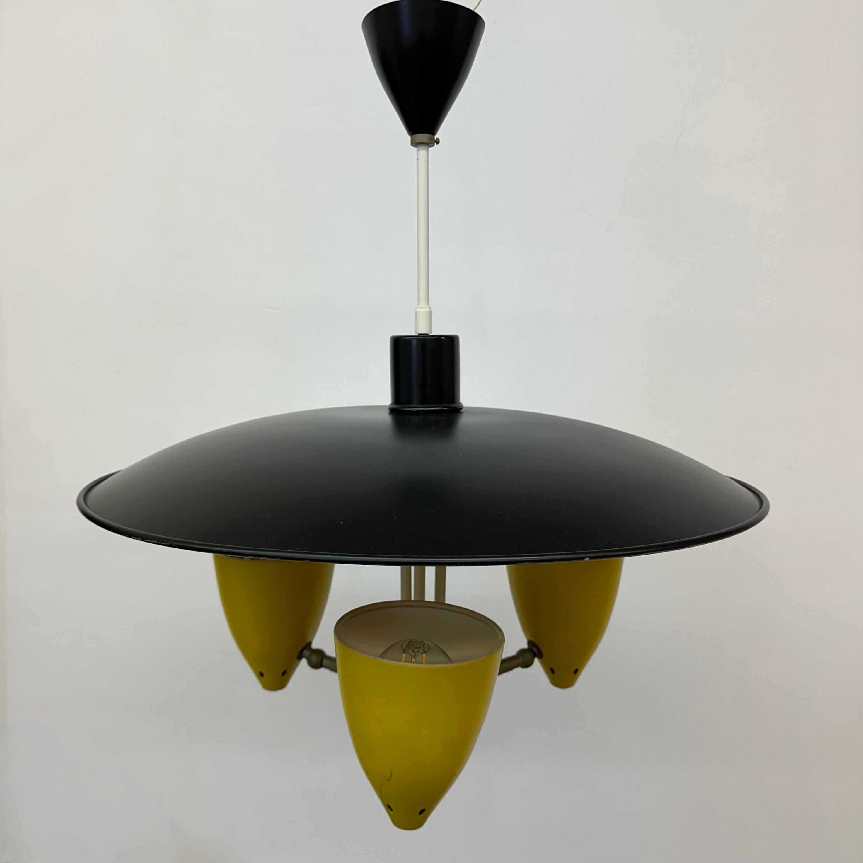 Lampada a sospensione Hala Zeist J.H. Ciondolo Busquet , anni '50 in vendita 8