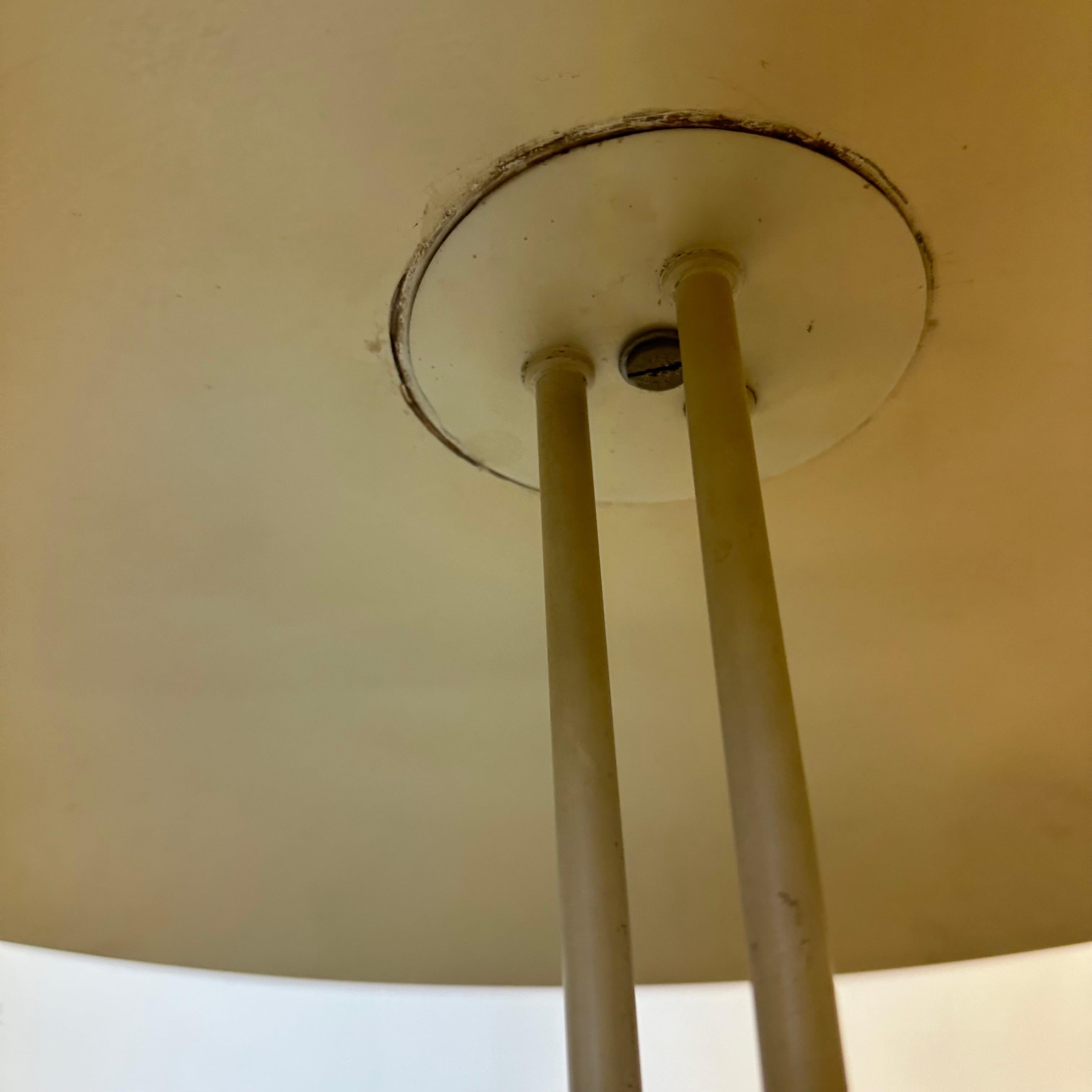 Metà XX secolo Lampada a sospensione Hala Zeist J.H. Ciondolo Busquet , anni '50 in vendita