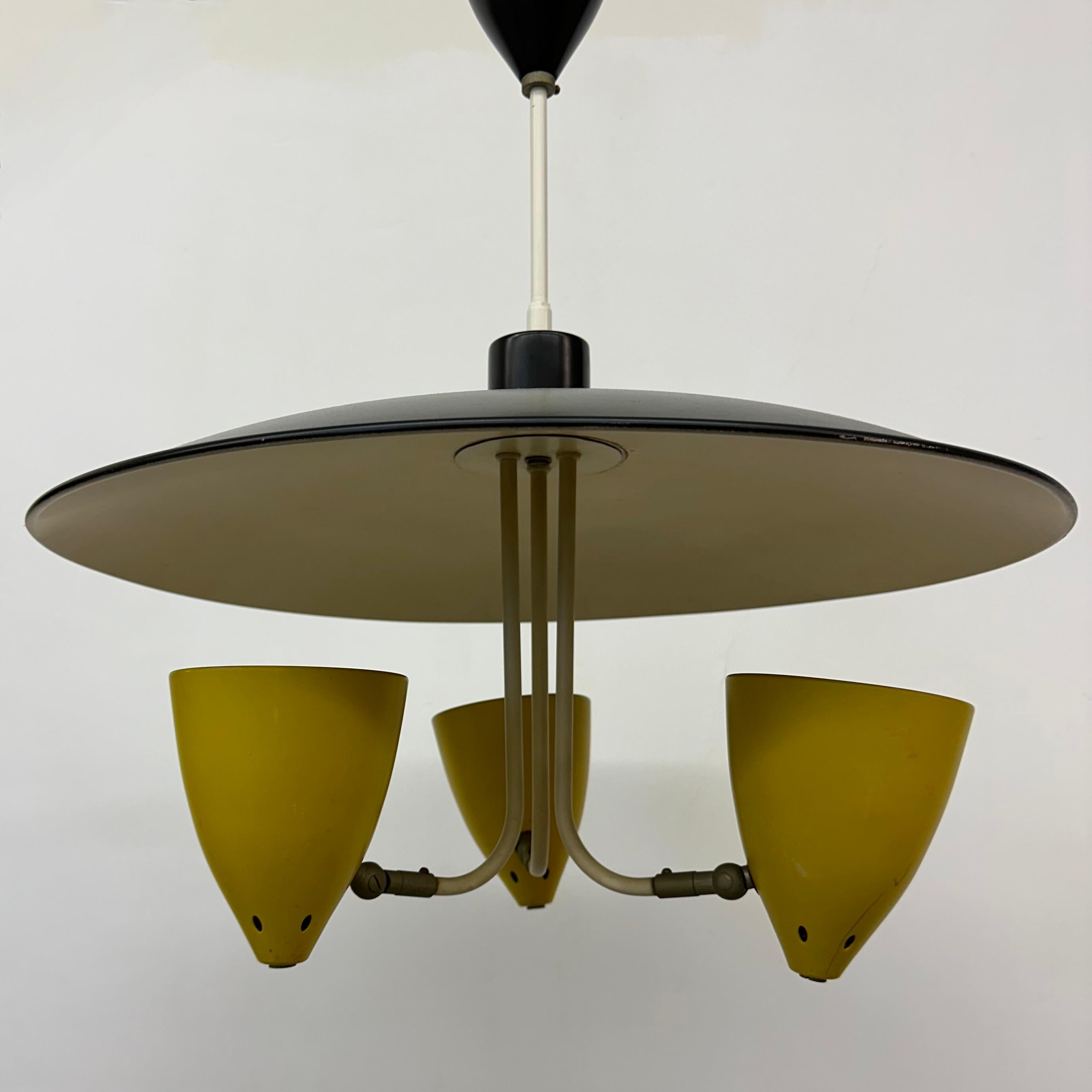 Lampada a sospensione Hala Zeist J.H. Ciondolo Busquet , anni '50 in vendita 1