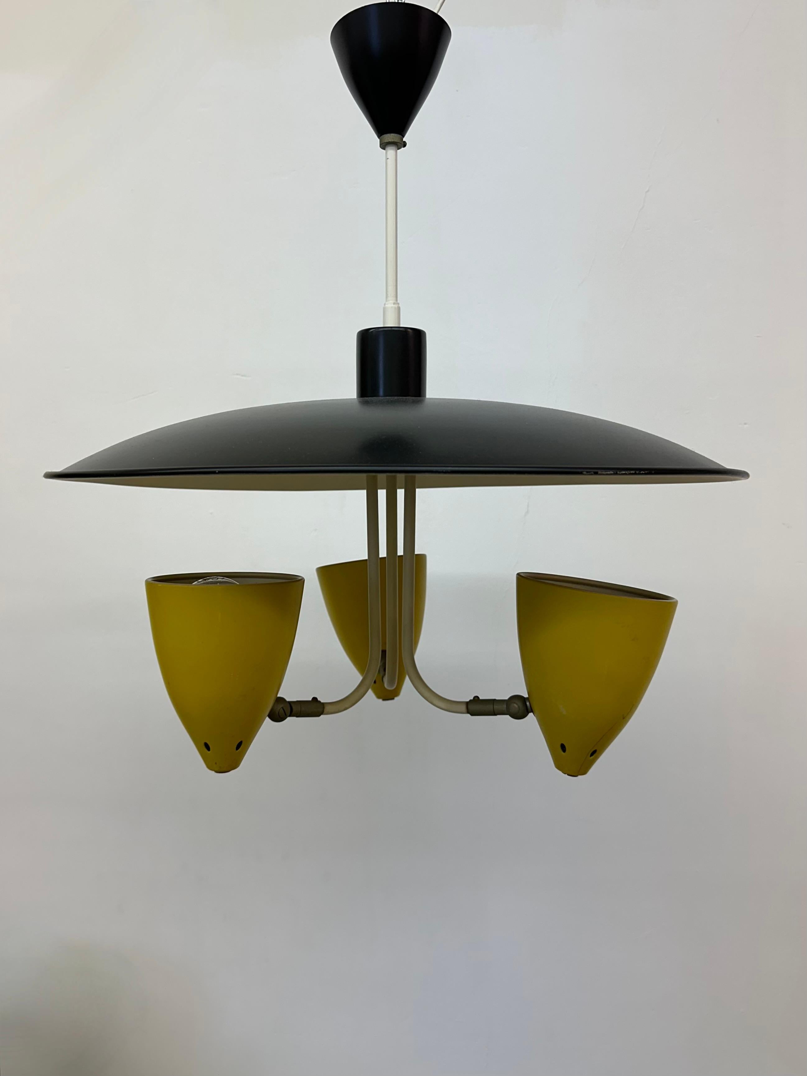 Lampada a sospensione Hala Zeist J.H. Ciondolo Busquet , anni '50 in vendita 2