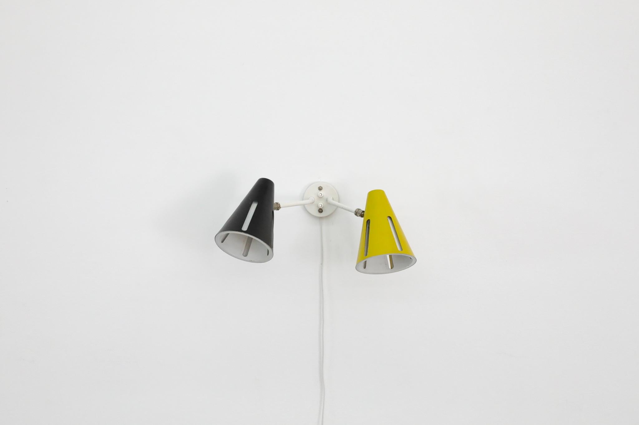 Hala Zeist 'Sun Series' Schwarze und gelbe Doppel-Wandleuchte von H. Busquet im Zustand „Gut“ im Angebot in Los Angeles, CA