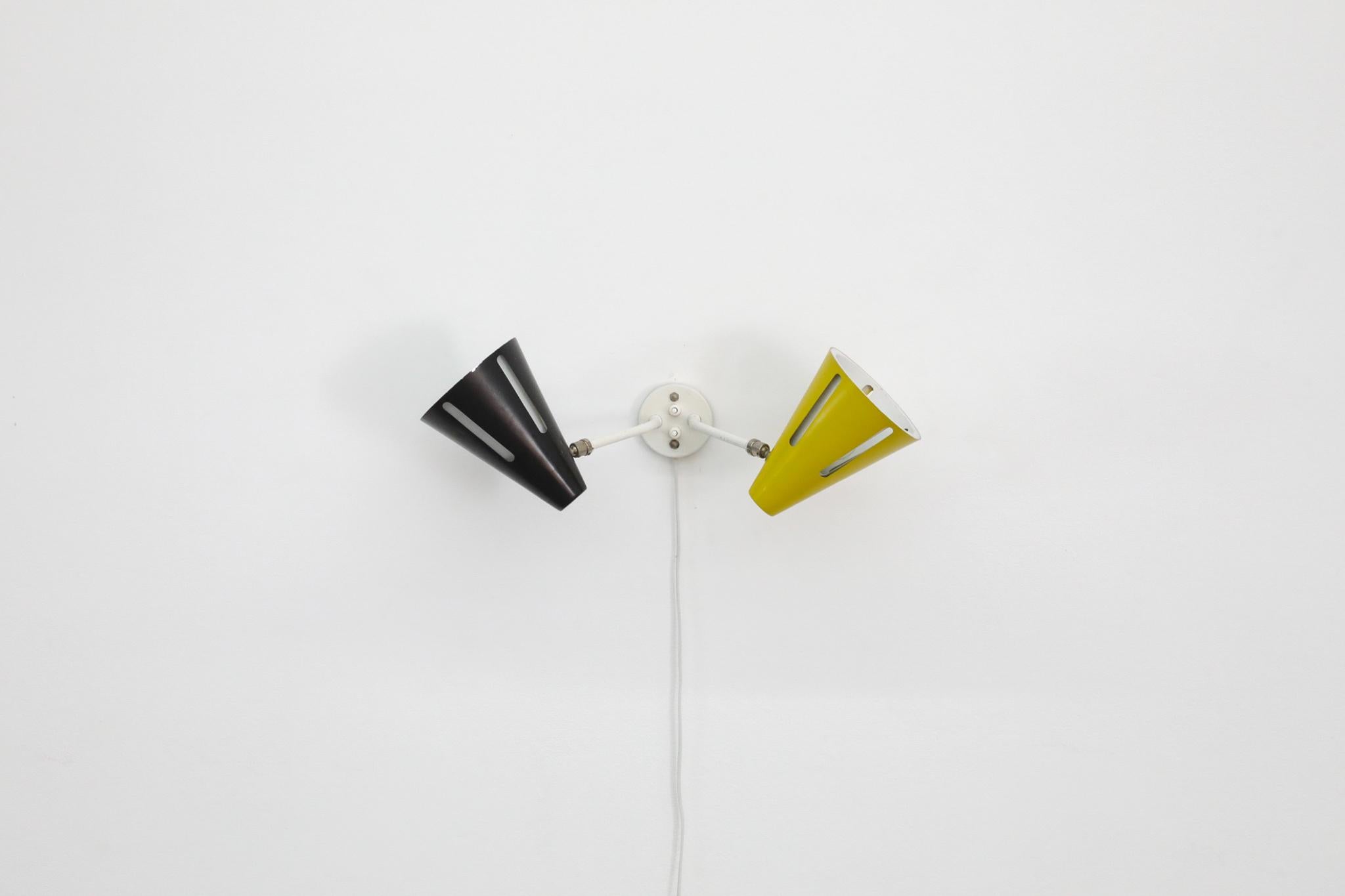 Hala Zeist 'Sun Series' Schwarze und gelbe Doppel-Wandleuchte von H. Busquet im Angebot 1