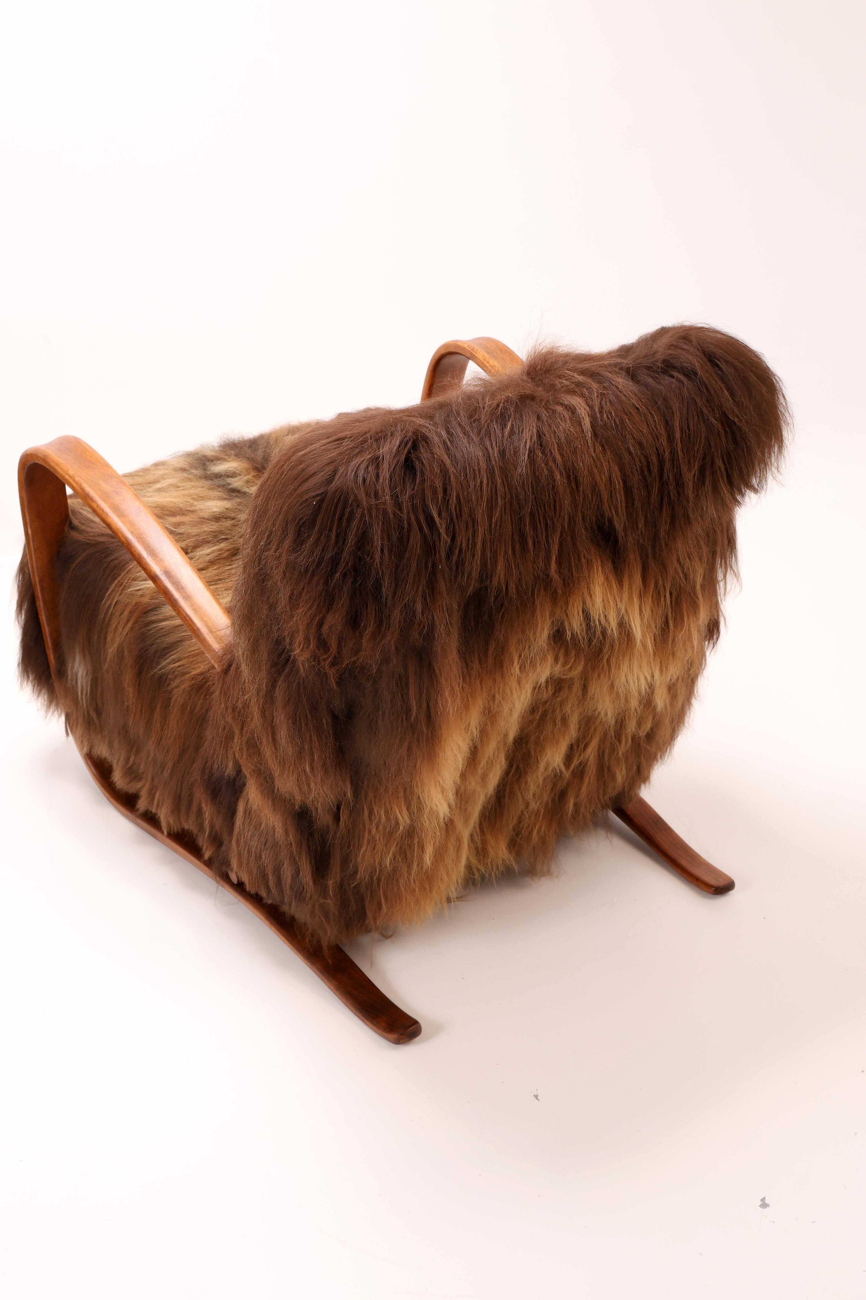 Halabala Model H-269 Armchair, c.1930s in Icelandic Sheep Wool (fauteuil en laine de mouton islandaise). en vente 2