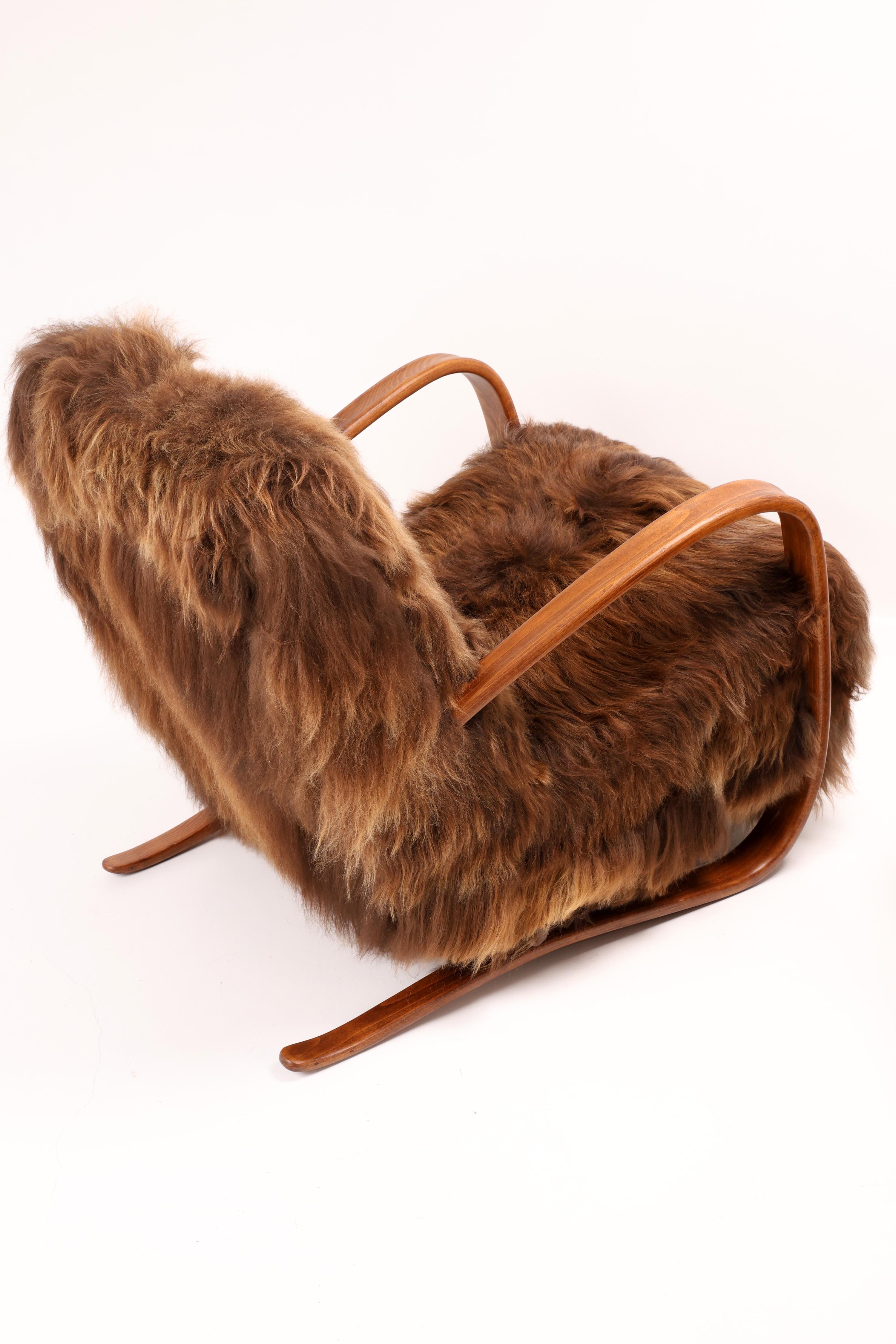 Halabala Model H-269 Armchair, c.1930s in Icelandic Sheep Wool (fauteuil en laine de mouton islandaise). en vente 3