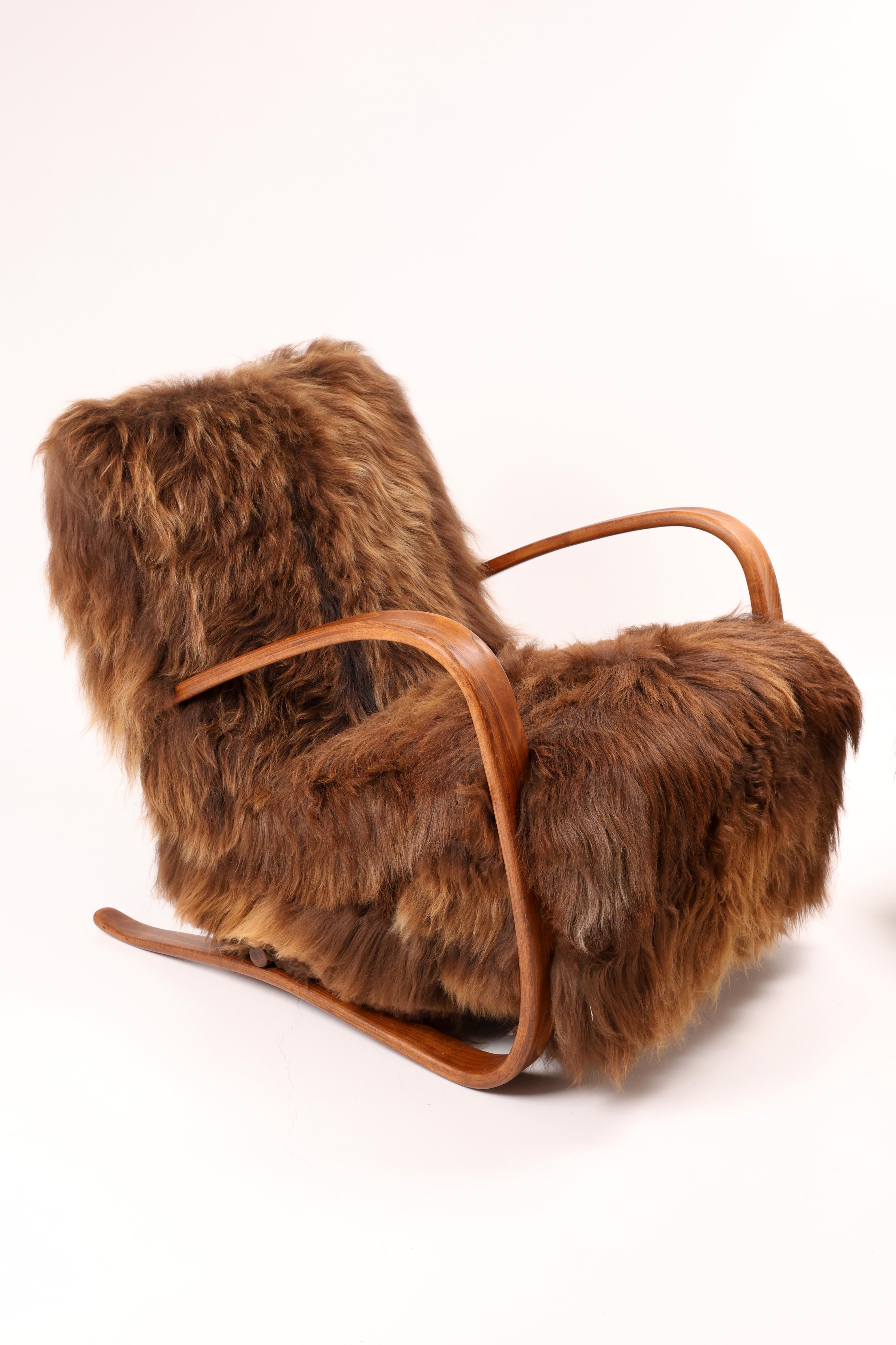 Halabala Model H-269 Armchair, c.1930s in Icelandic Sheep Wool (fauteuil en laine de mouton islandaise). en vente 4