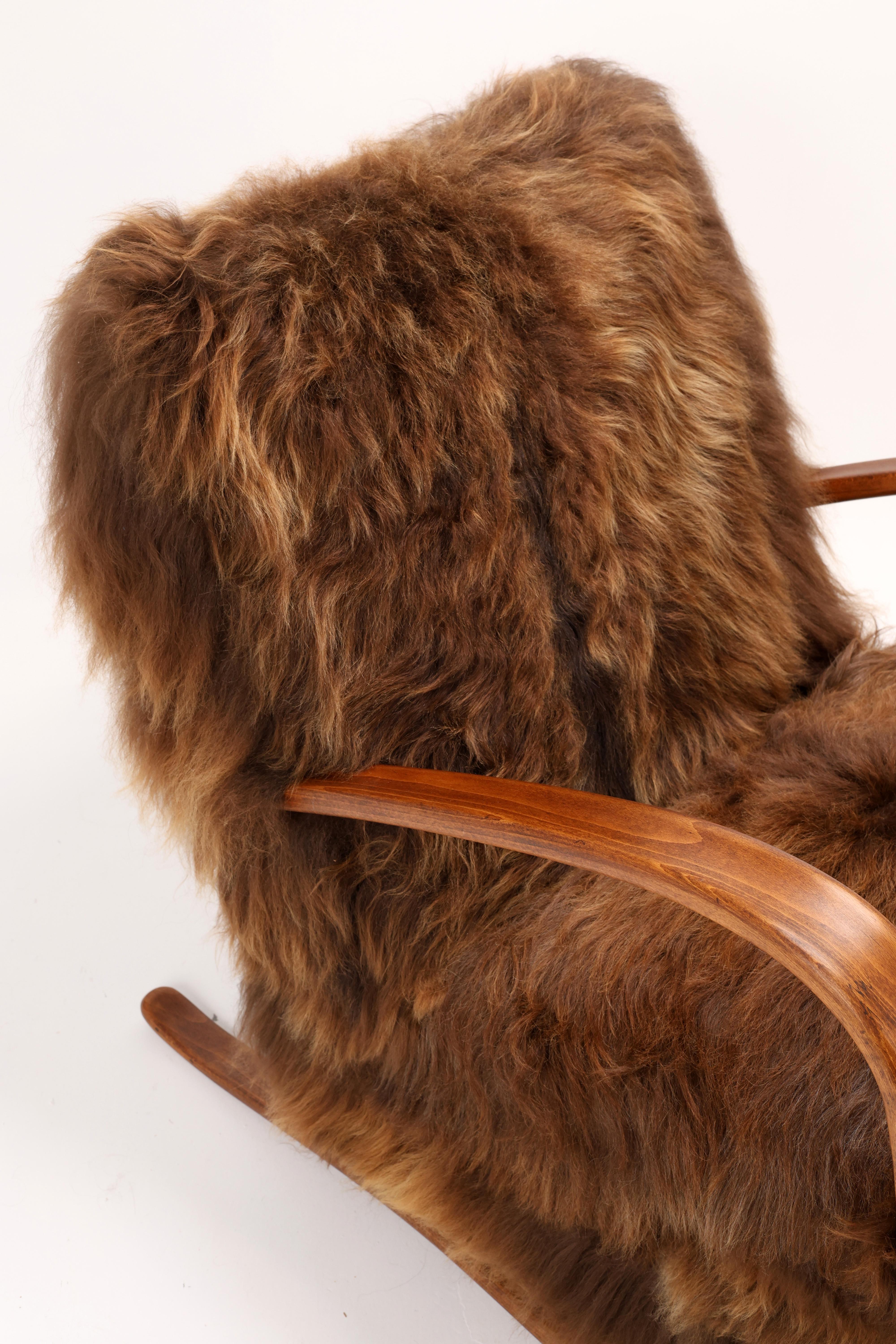 Huilé Halabala Model H-269 Armchair, c.1930s in Icelandic Sheep Wool (fauteuil en laine de mouton islandaise). en vente