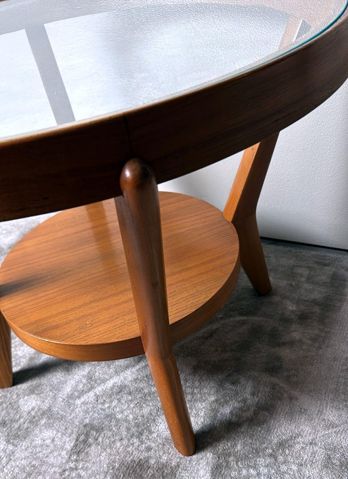 Table basse tchécoslovaque ronde en bois et verre de style Halabala en vente 4