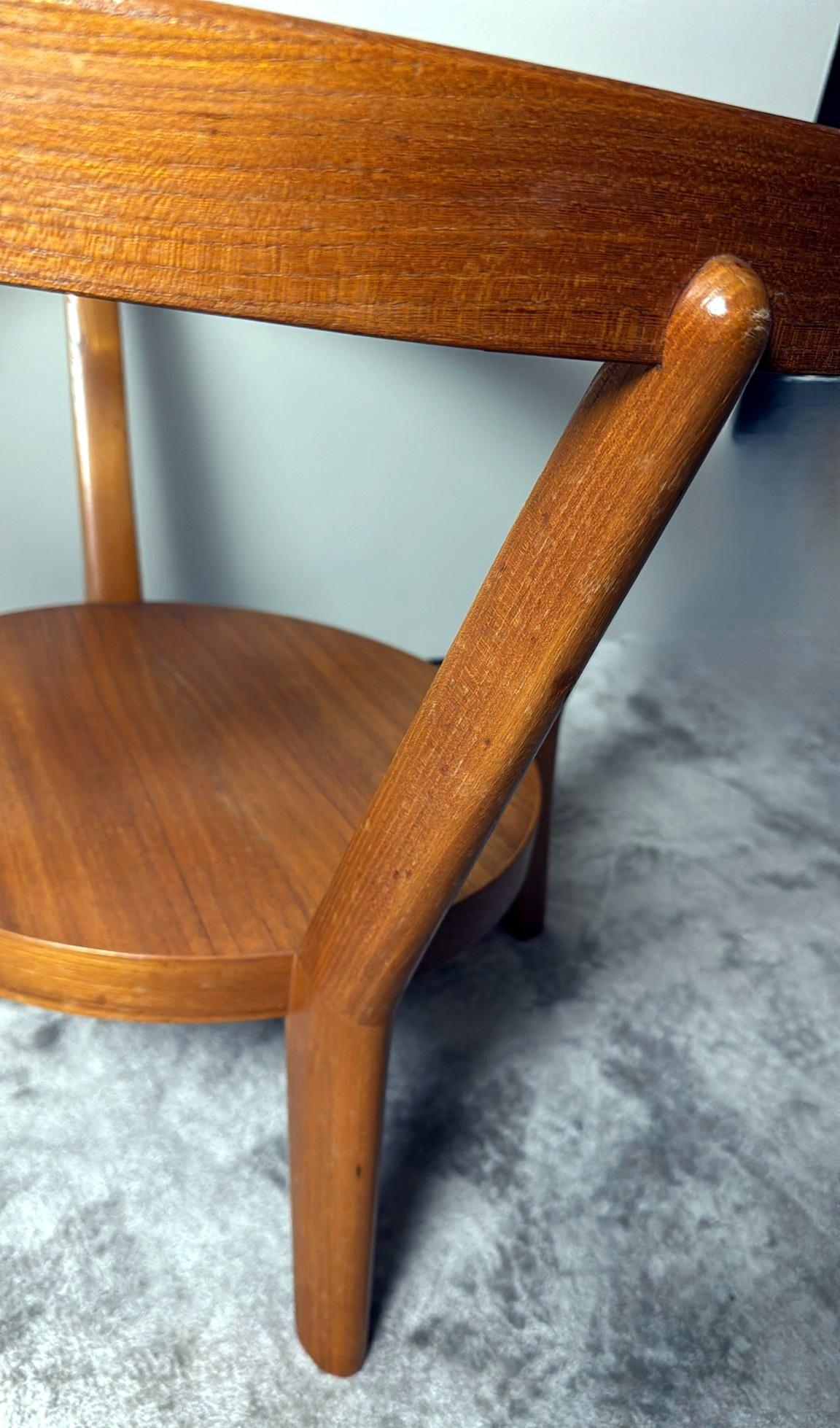 Table basse tchécoslovaque ronde en bois et verre de style Halabala en vente 7