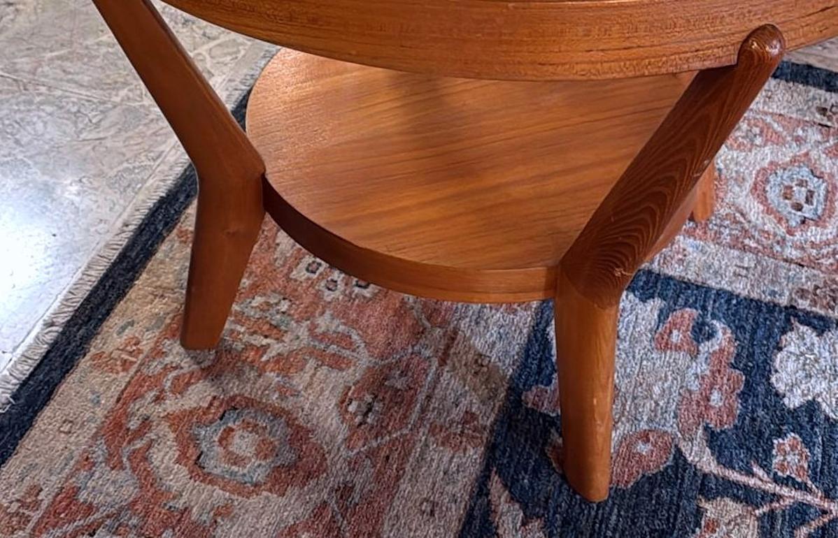 Table basse tchécoslovaque ronde en bois et verre de style Halabala en vente 9