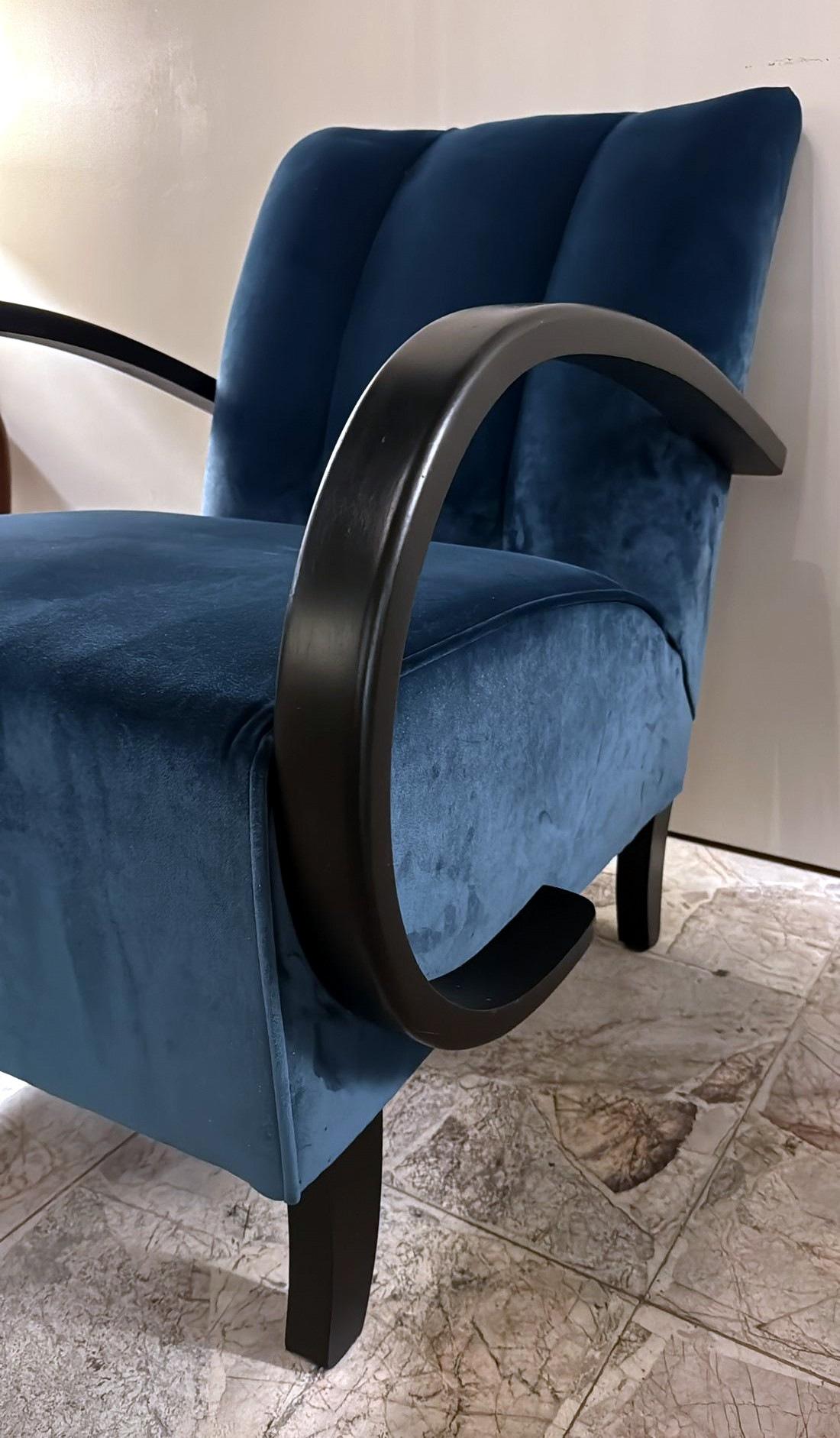 Sillón de terciopelo Art Decó checoslovaco estilo Halabala en venta 4