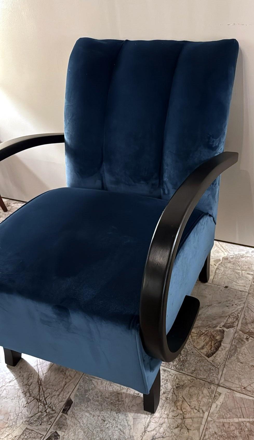 Sillón de terciopelo Art Decó checoslovaco estilo Halabala en venta 5
