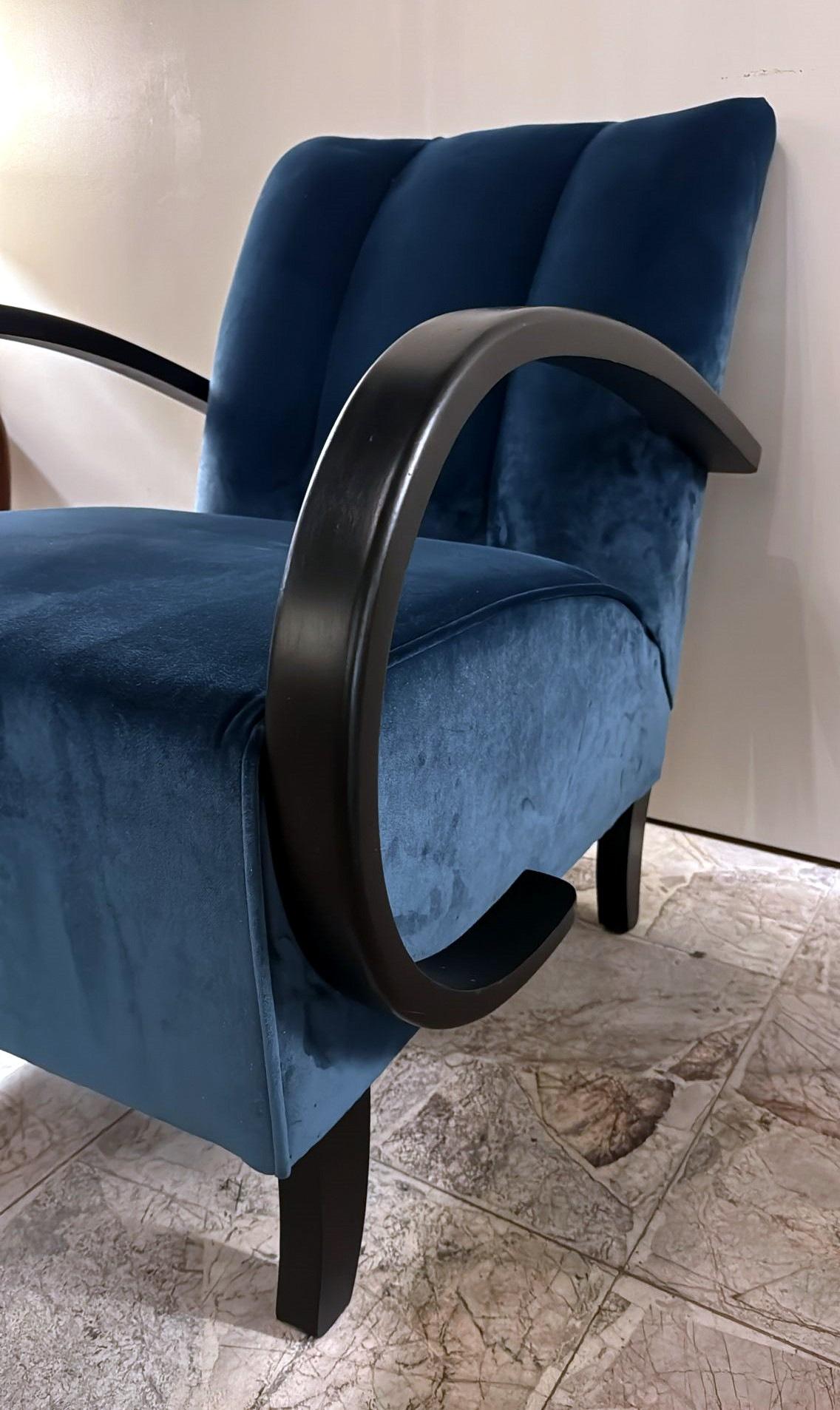 Sillón de terciopelo Art Decó checoslovaco estilo Halabala en venta 6