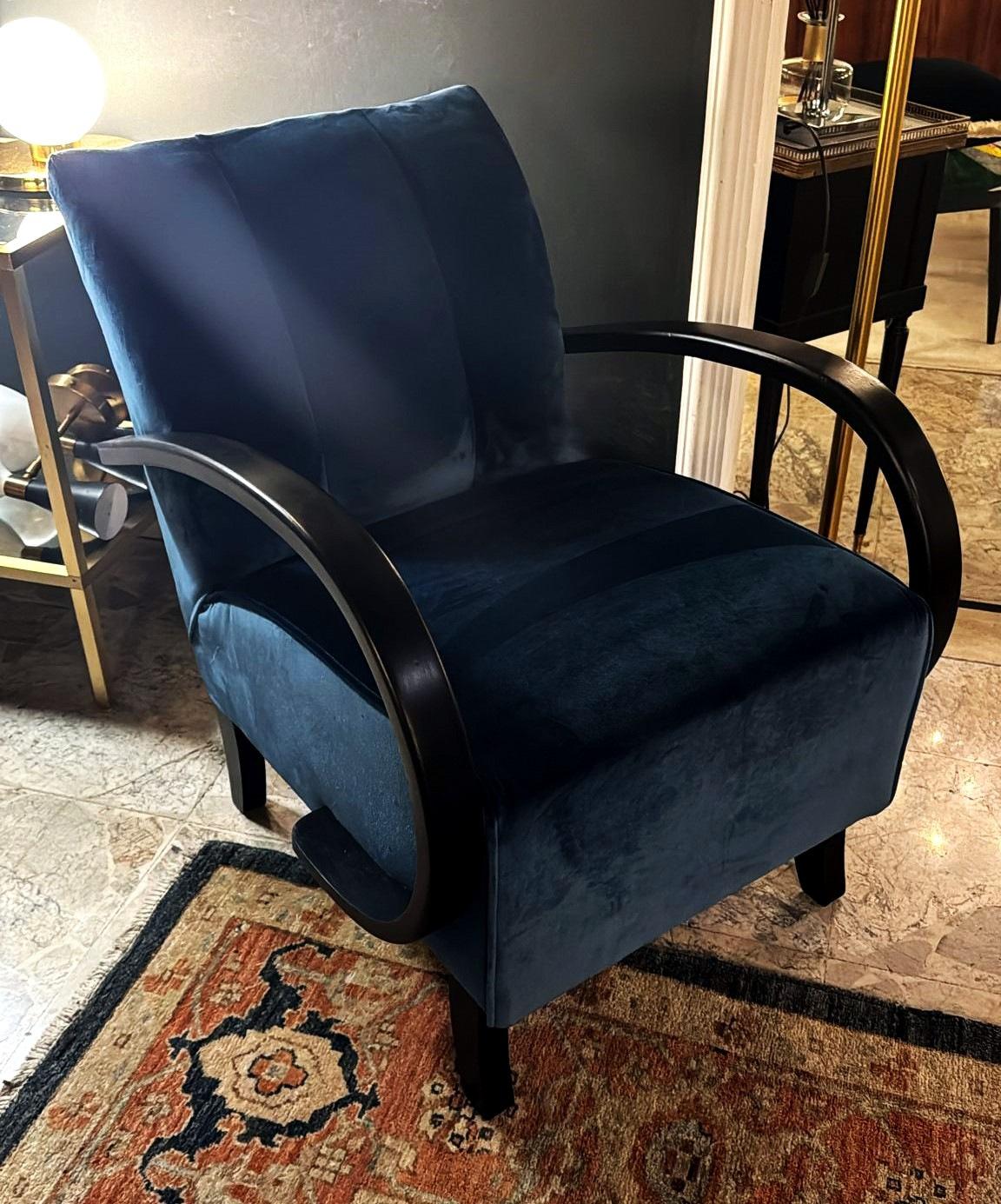 Sillón de terciopelo Art Decó checoslovaco estilo Halabala en venta 10