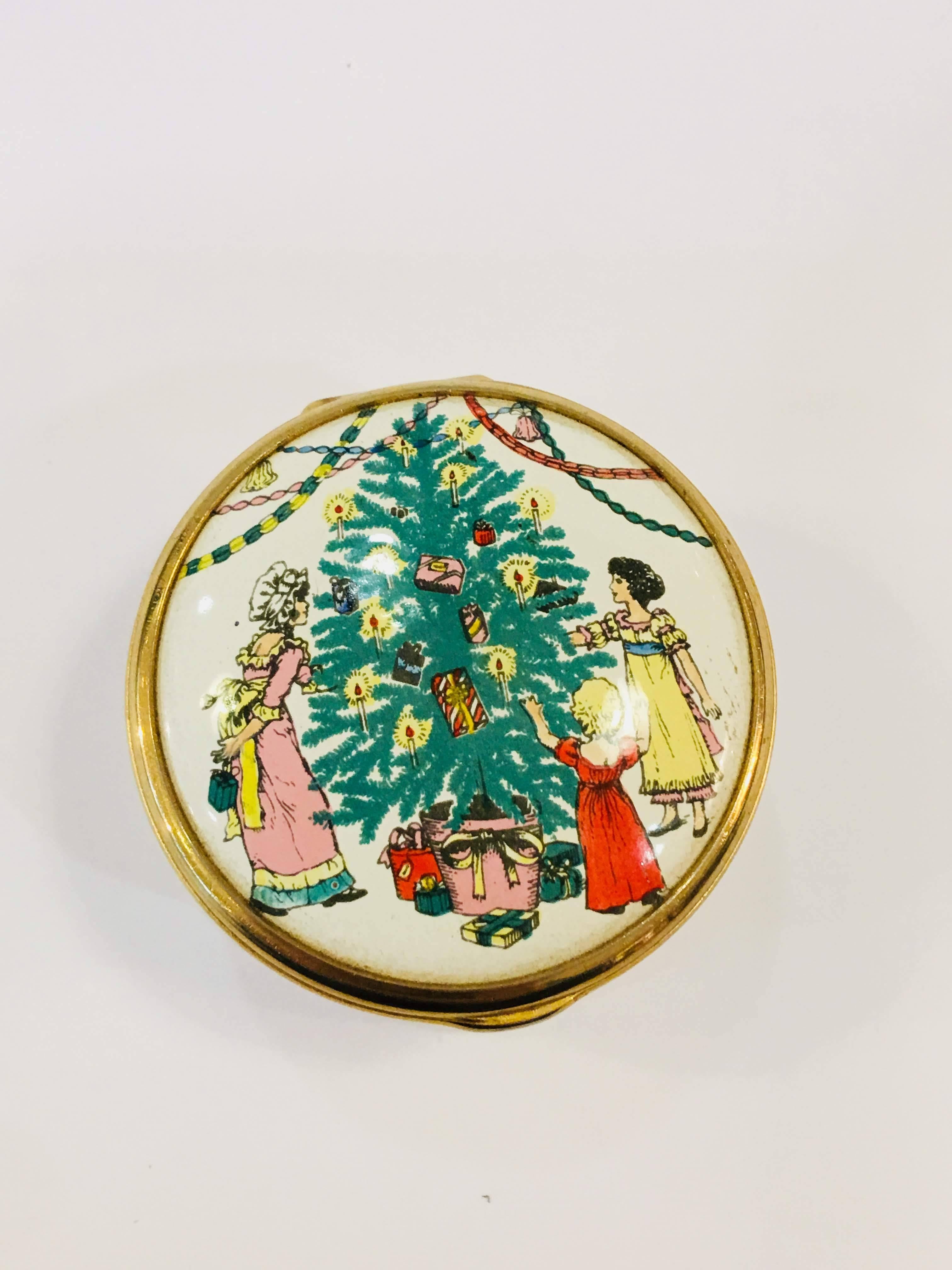 Each enamel box has been lovingly handcrafted by a team of highly skilled artisans. The process, which has been handed down through generations, requires painstaking accuracy, patience and dedication.

It begins as a simple copper mold before