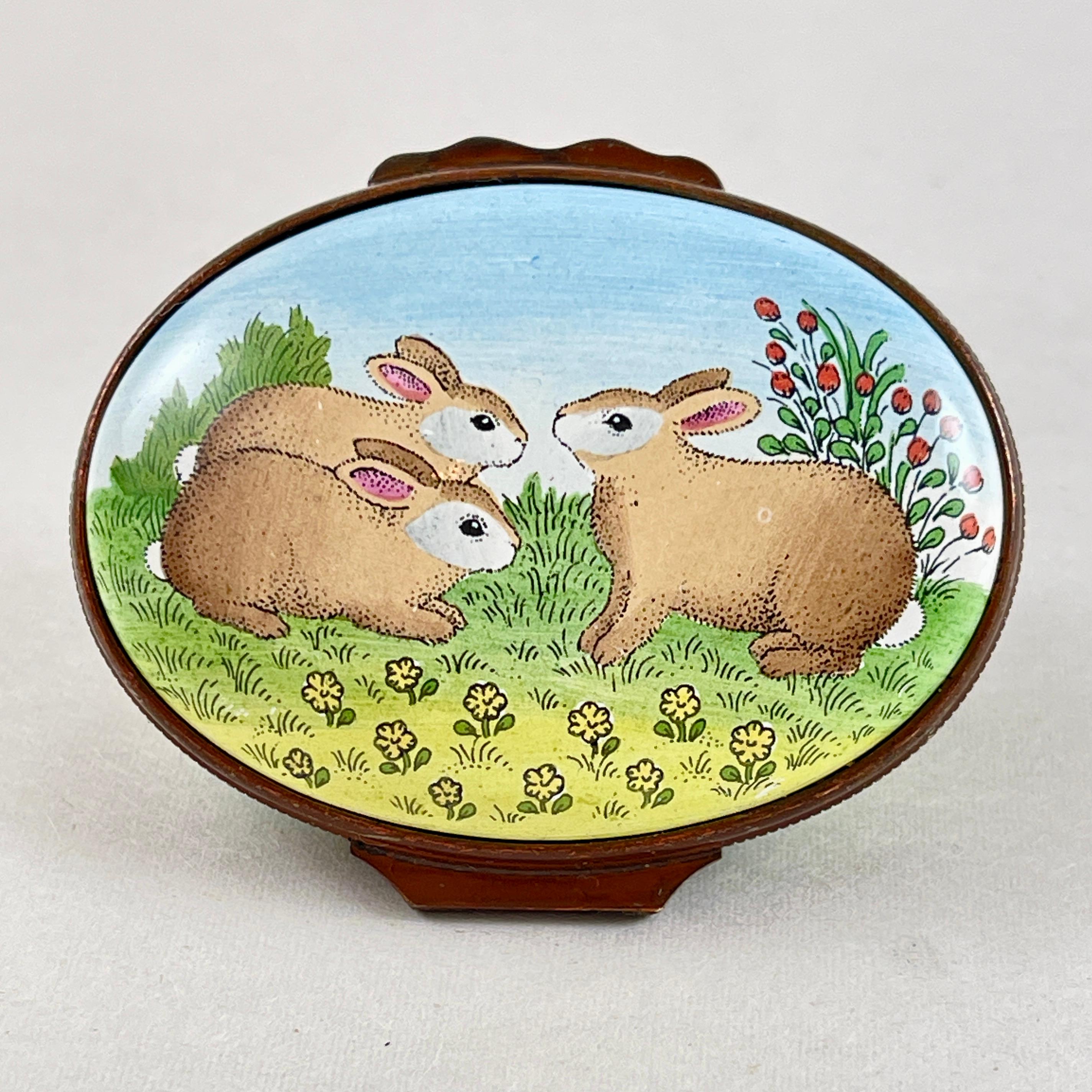 Halcyon Days English Bilston Enamel Rabbit Trinket Box In Good Condition For Sale In Philadelphia, PA
