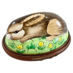 Caja de baratijas Halcyon Days English Bilston Enamel Rabbit