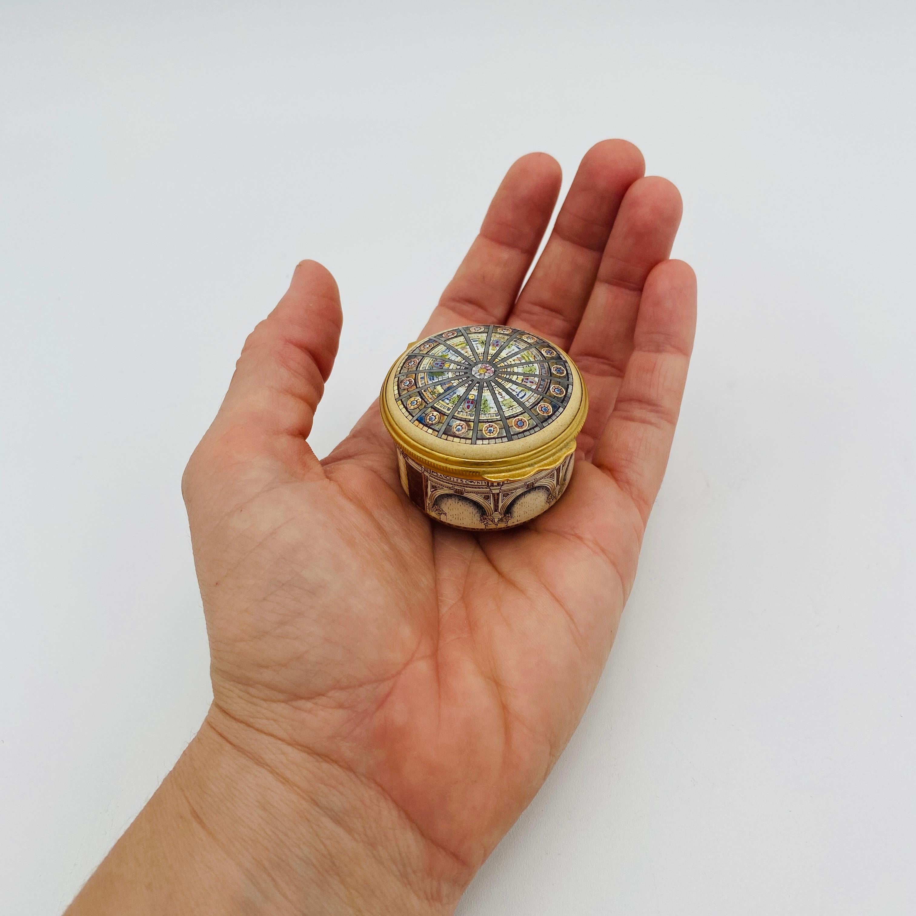 Halcyon Days Pastillero británico de esmalte fino Museo Nacional de Historia de Los Ángeles en venta 2