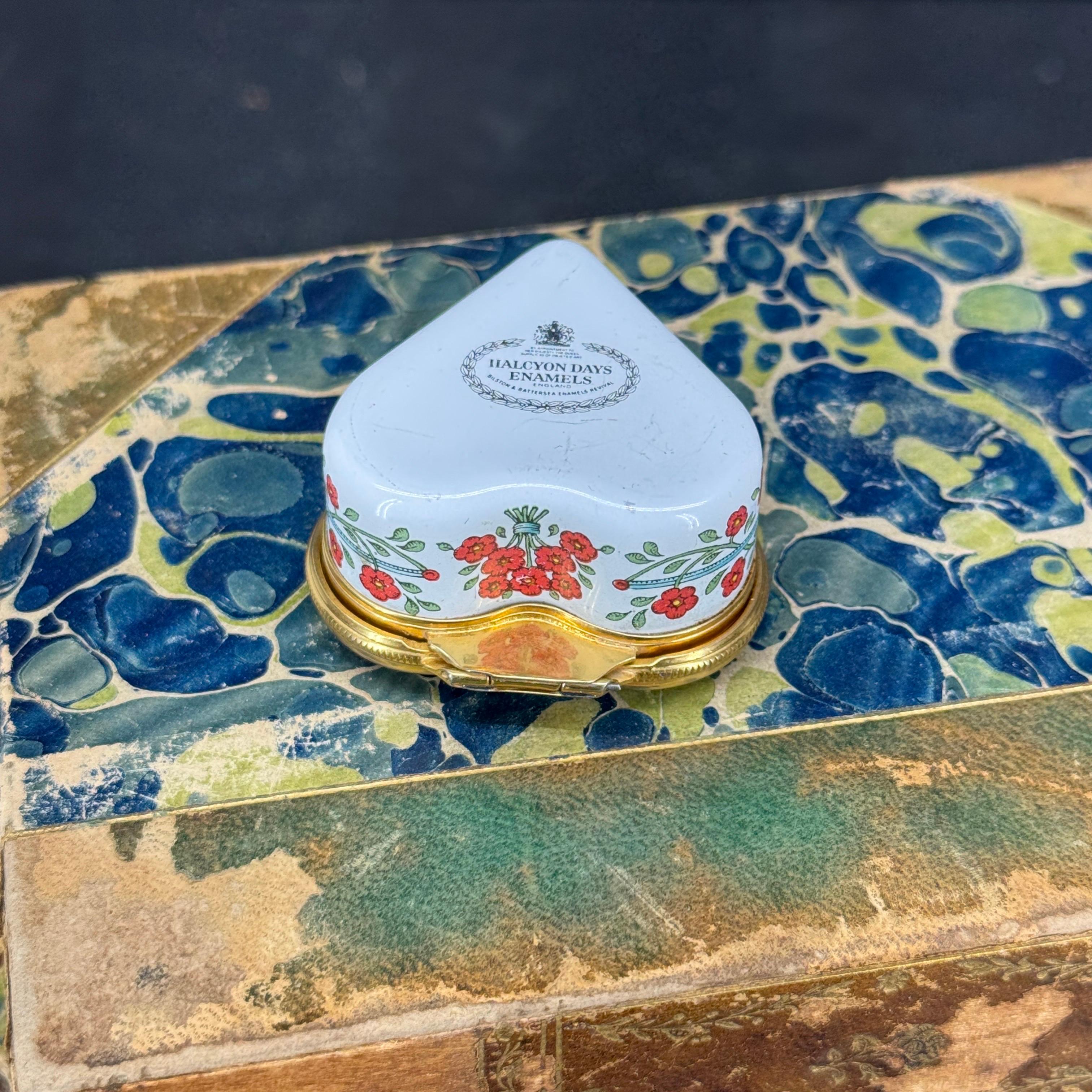 Halcyon Days Heart Shaped Enamel Painted Trinket Box For Sale 4