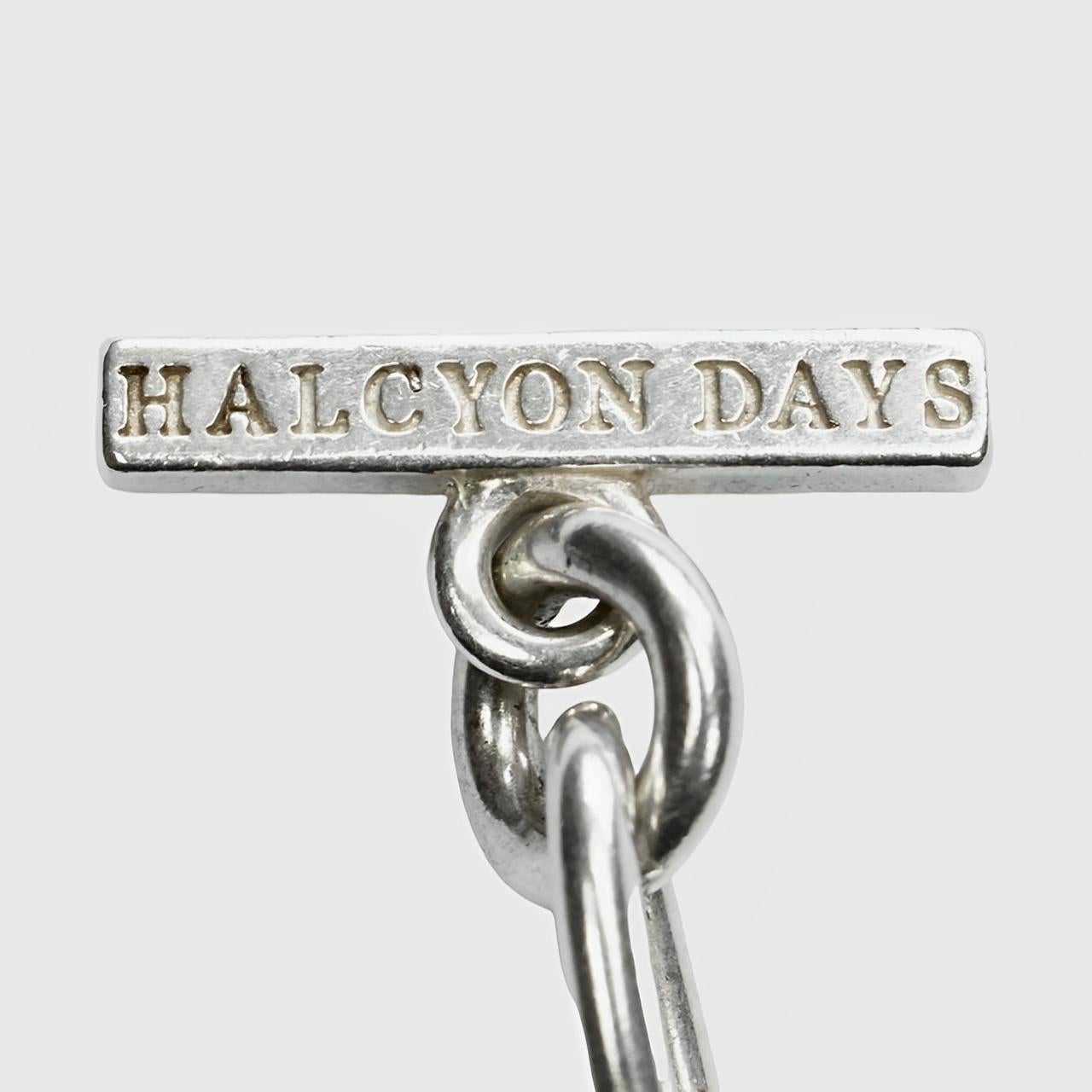 Halcyon Days Sterling Silver Link Charm Bracelet In condizioni buone in vendita a London, GB
