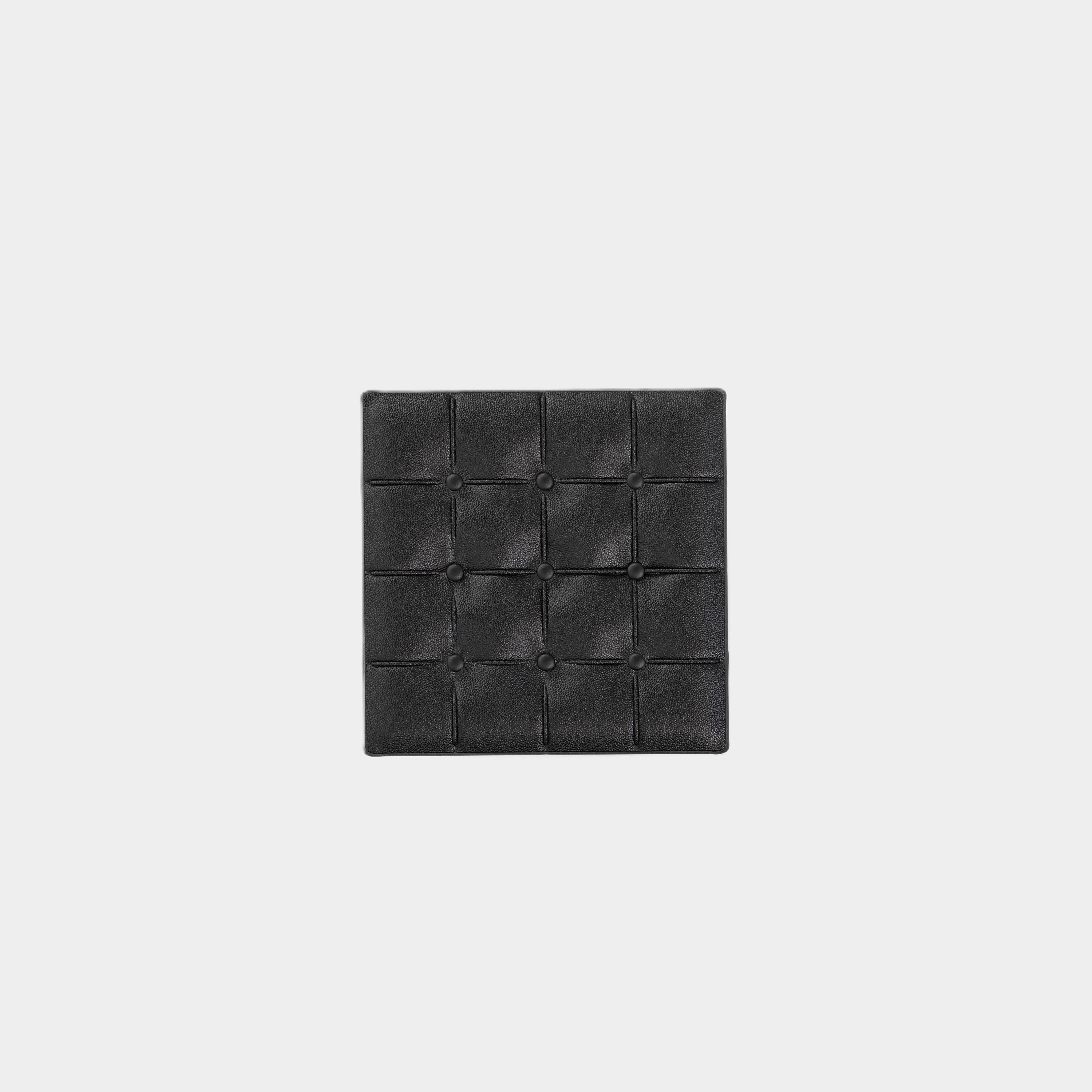 Scandinavo moderno Halden - Pouf in marmo - Calacatta Viola in vendita