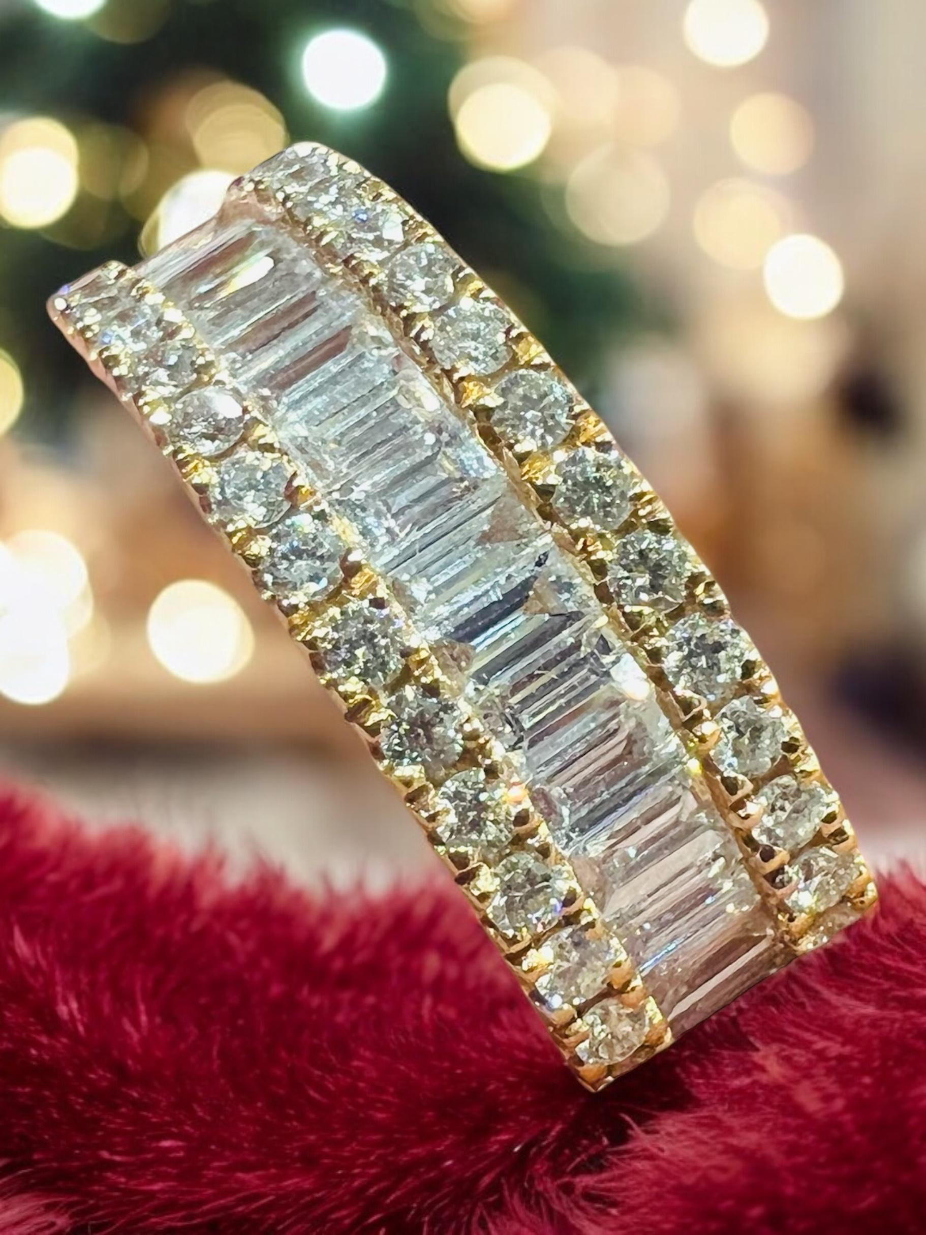 Half-alliance Ring In 18 Ct Yellow Gold Set With Baguette-cut Diamonds And Diamo For Sale 4