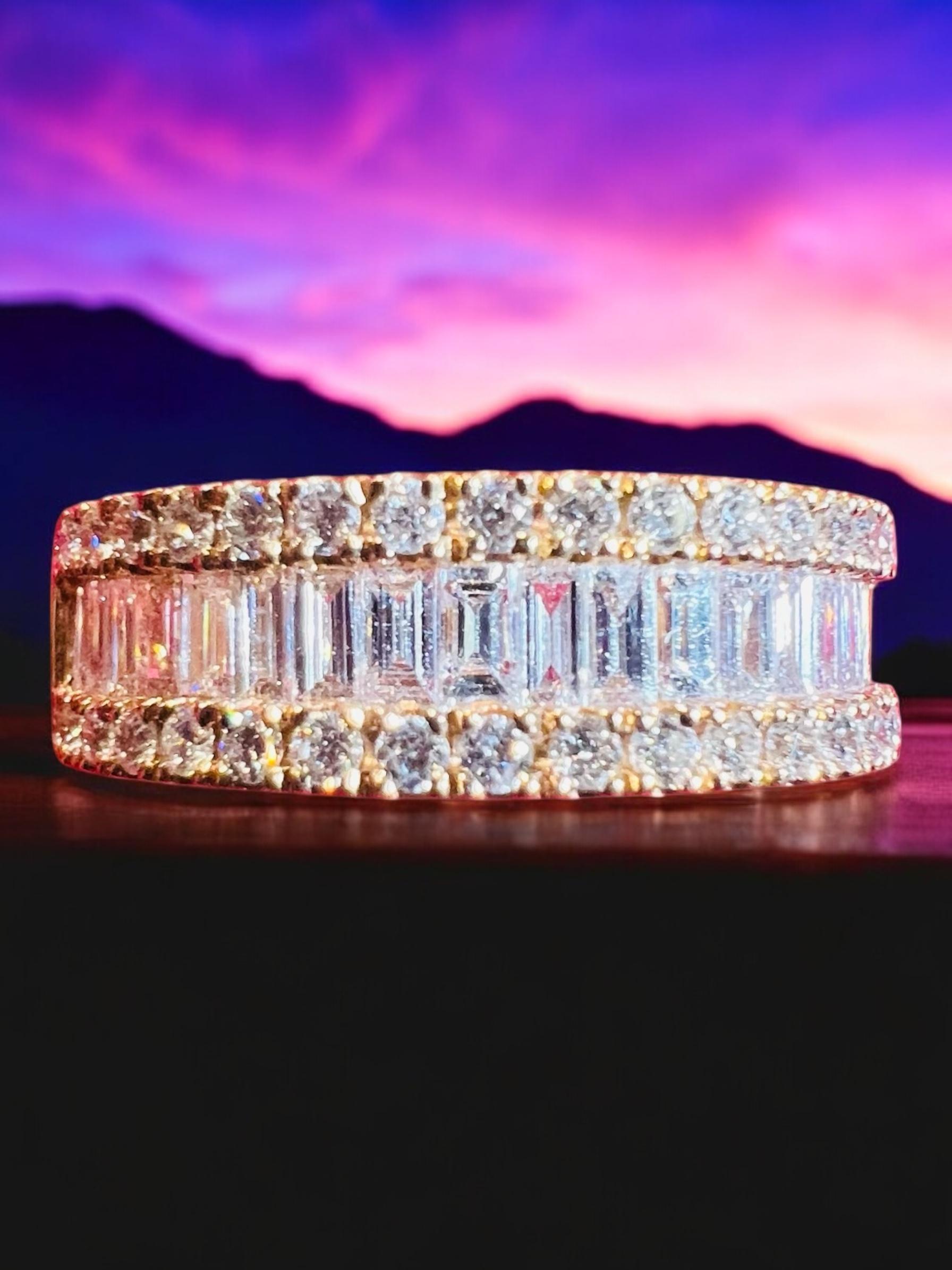 Superb half wedding ring in 18-carat gold,
 set with baguette-cut diamonds and diamond pavé,
including a total of 55 diamonds for 1.65 ct.
estimated by me: color G/H and clarity Vs1.
size:54
total weight:7.69gr
the setting is of very high