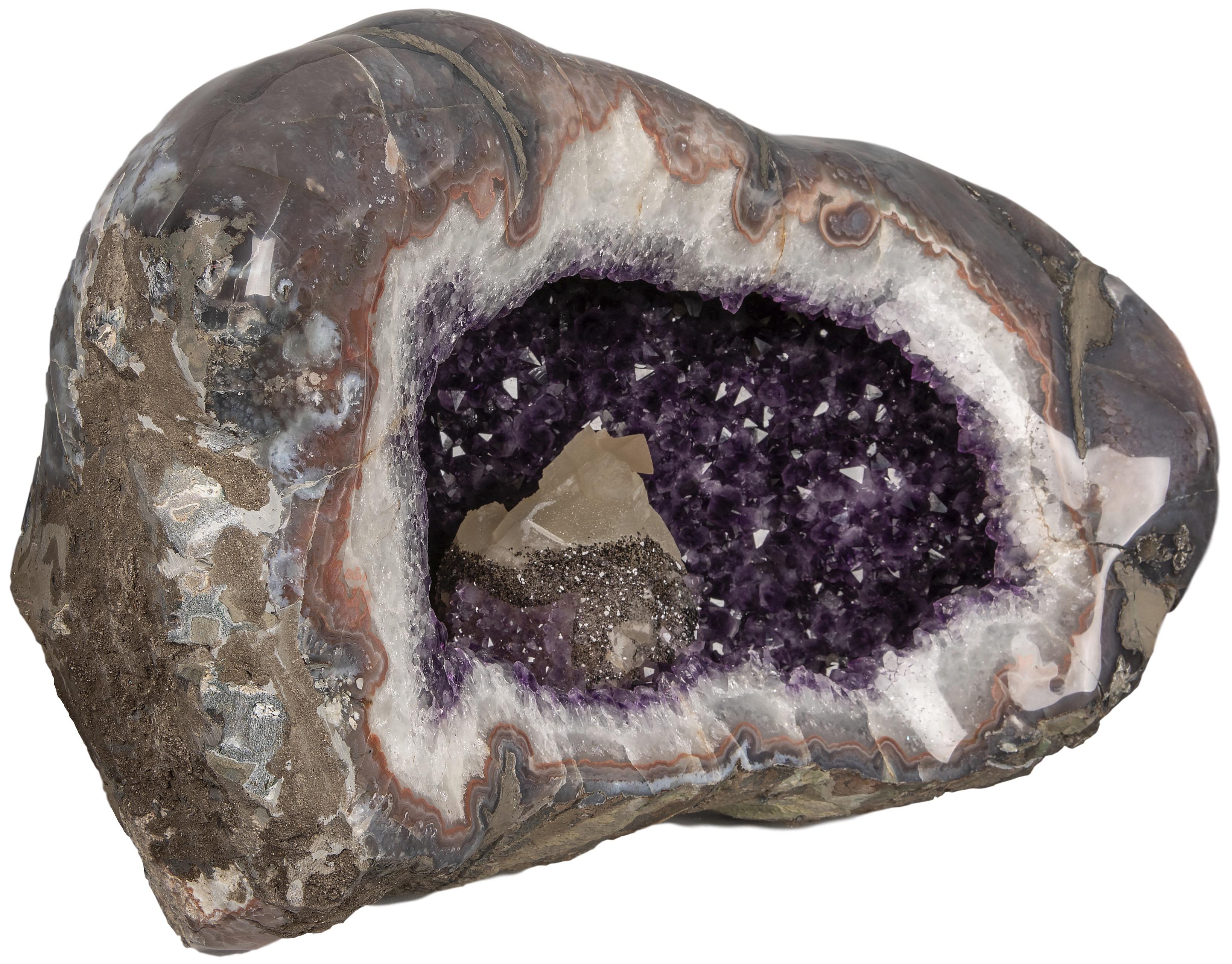 Geode améthyste avec une formation inhabituelle de Calcite à l'intérieur et hématite Bon état à London, GB