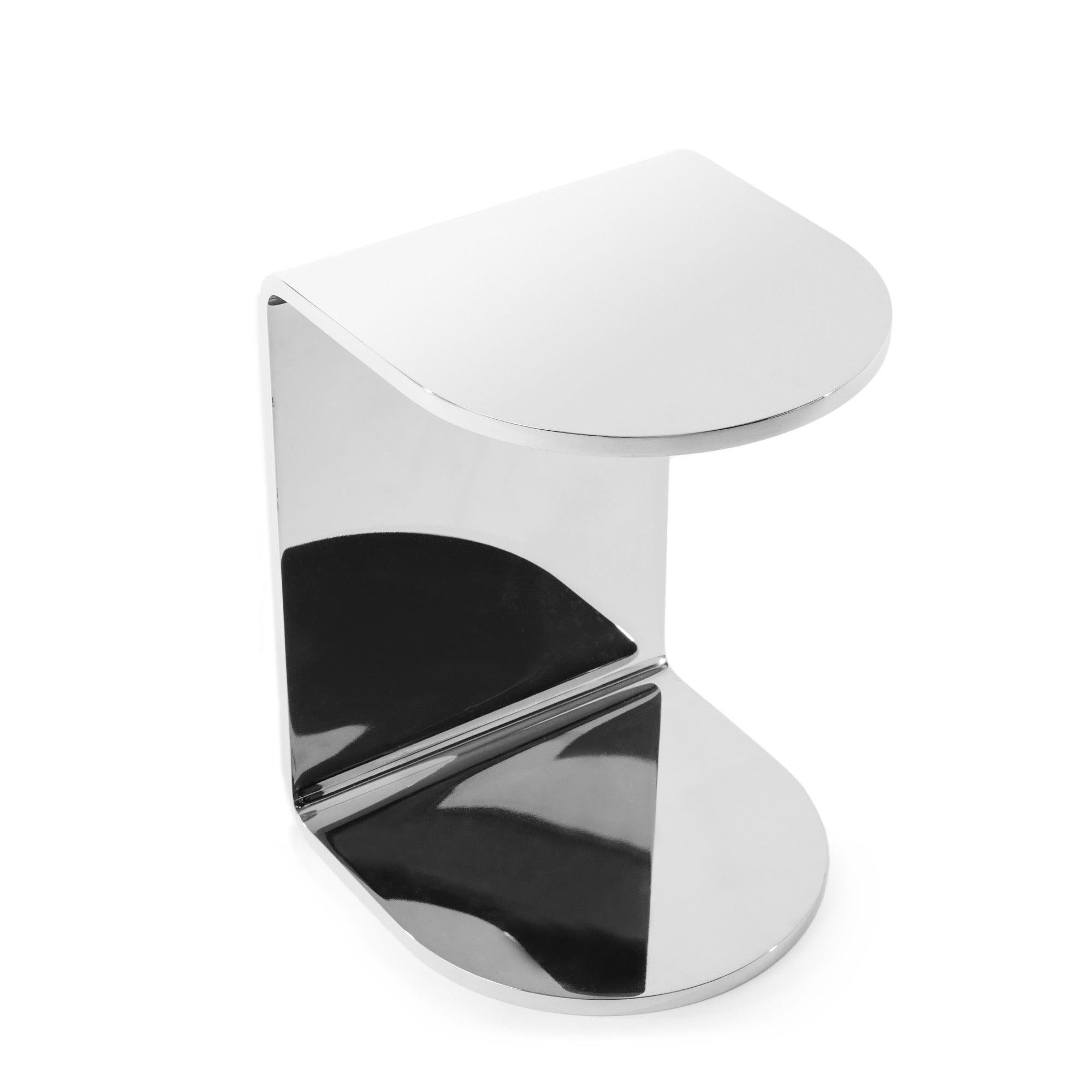 Table d'appoint en acier inoxydable, 2015 Excellent état - En vente à Sagaponack, NY