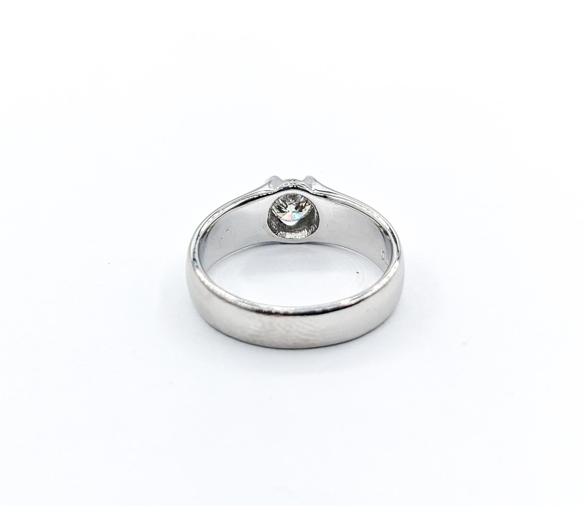 Bague de fiançailles en platine avec demi- lunette de diamants Excellent état - En vente à Bloomington, MN