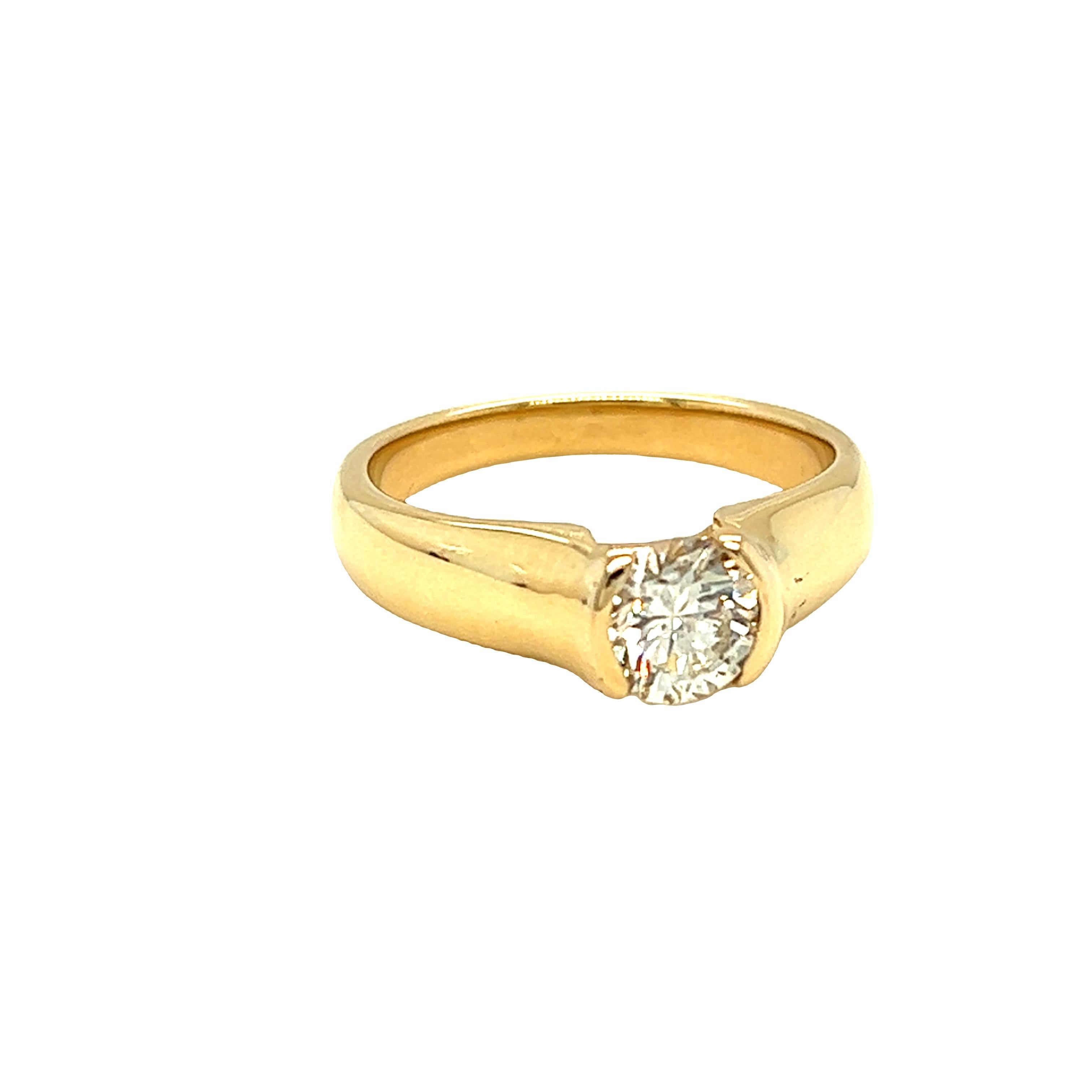 Modern and sleek. This engagement ring boasts 0.80 carat round brilliant solitaire in a semi-bezel setting showing off the diamond's brilliant facets. It’s an elegant combination of features that creates a ring in the solitaire tradition, but with