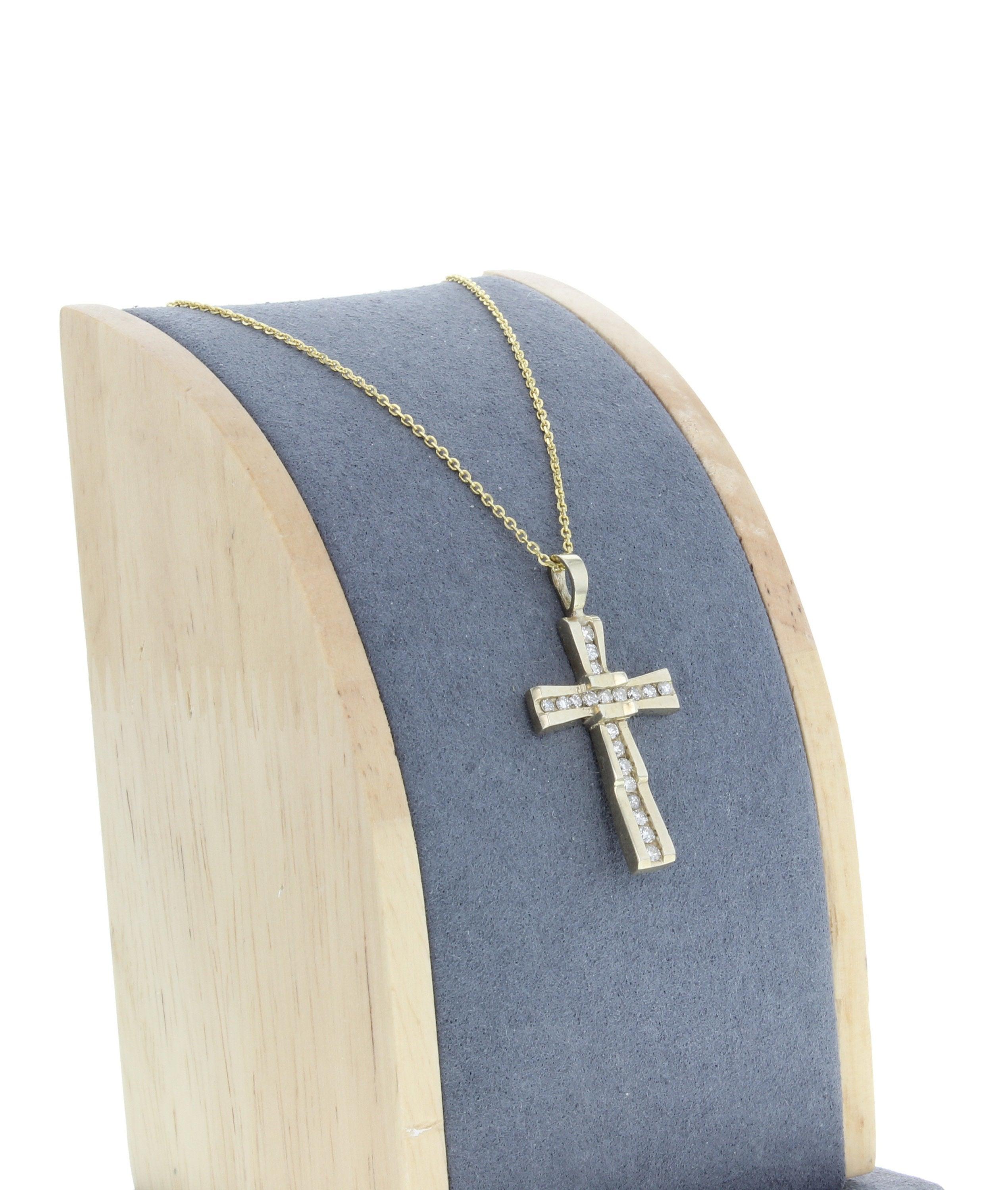 Collier croix de style ancien en or jaune 14 carats avec diamants de demi carat Neuf - En vente à Sugar Land, TX