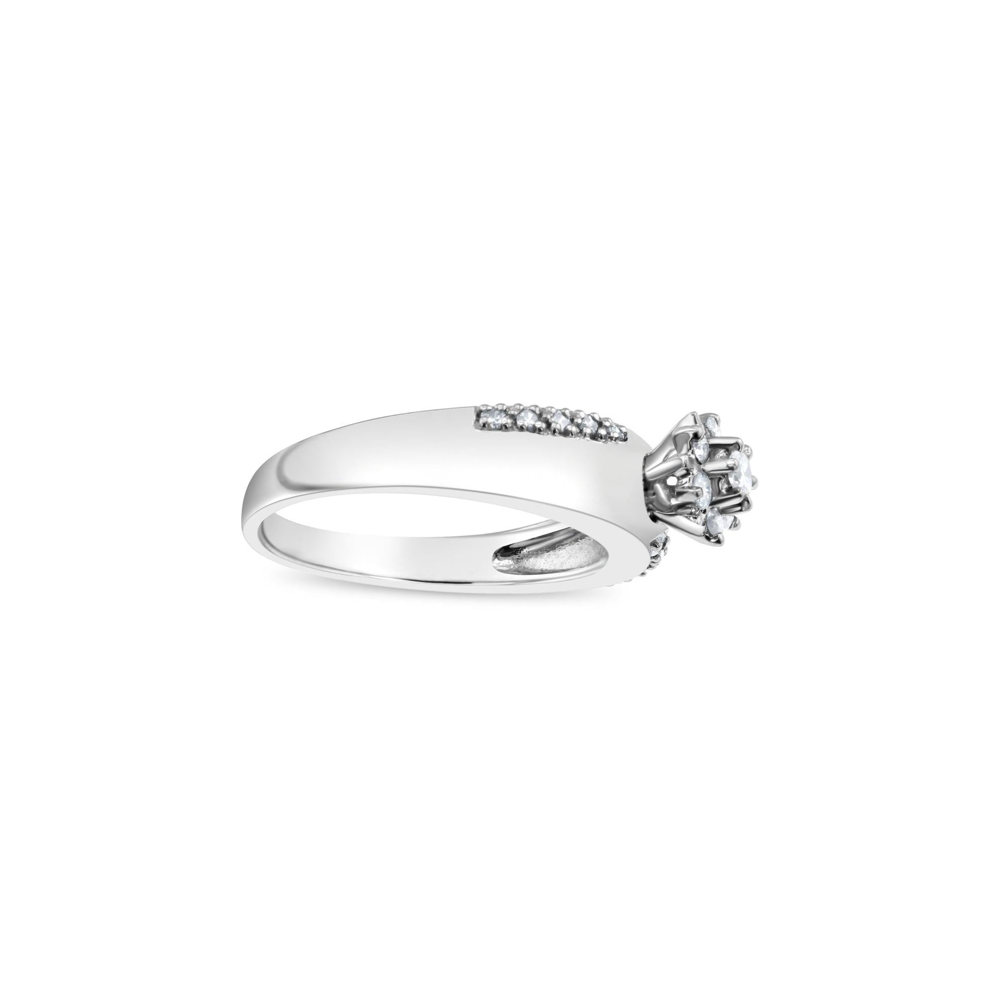 Taglio rotondo Anello di fidanzamento con diamante da mezzo carato in oro bianco 14k in vendita