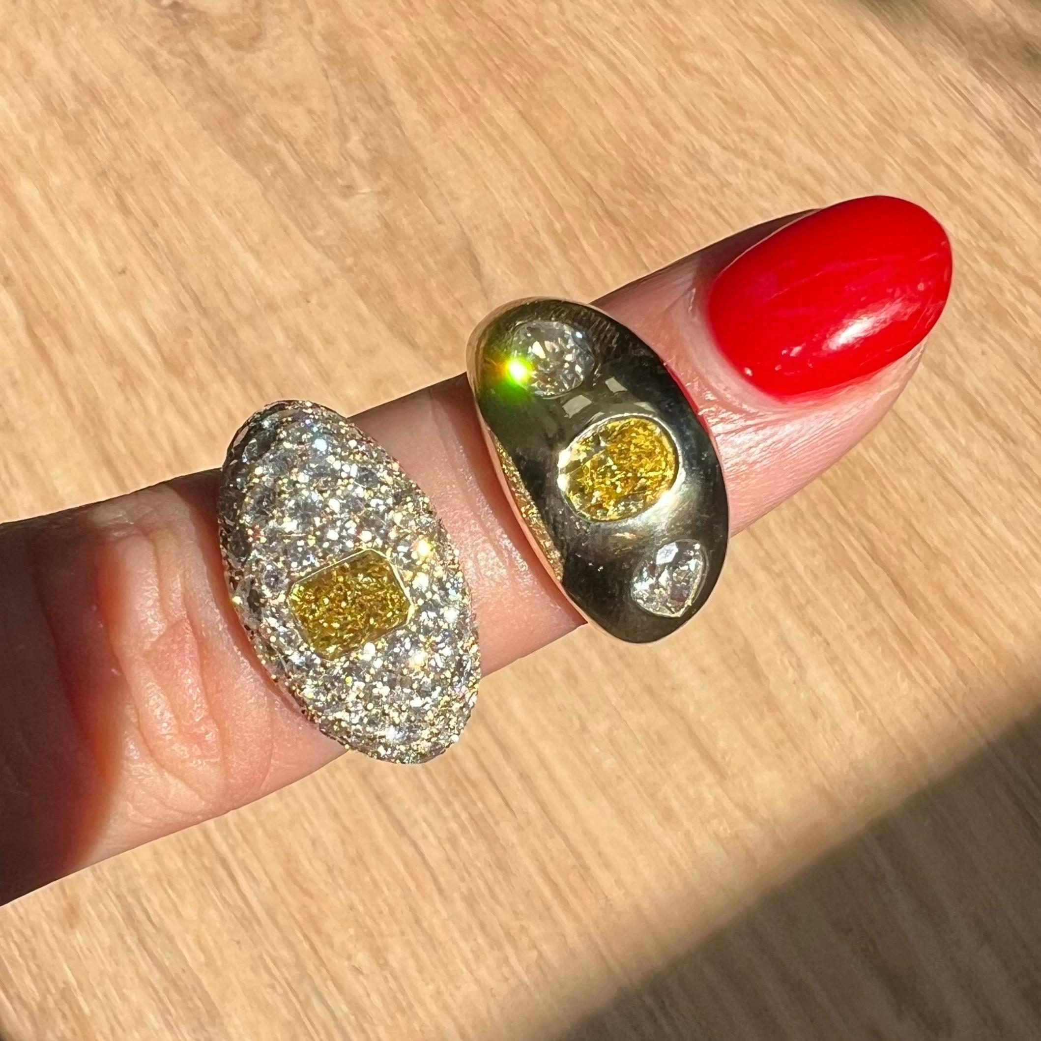 Mezzo carato di radiante giallo intenso con anello a cupola di diamanti In condizioni Nuovo in vendita a New York, NY